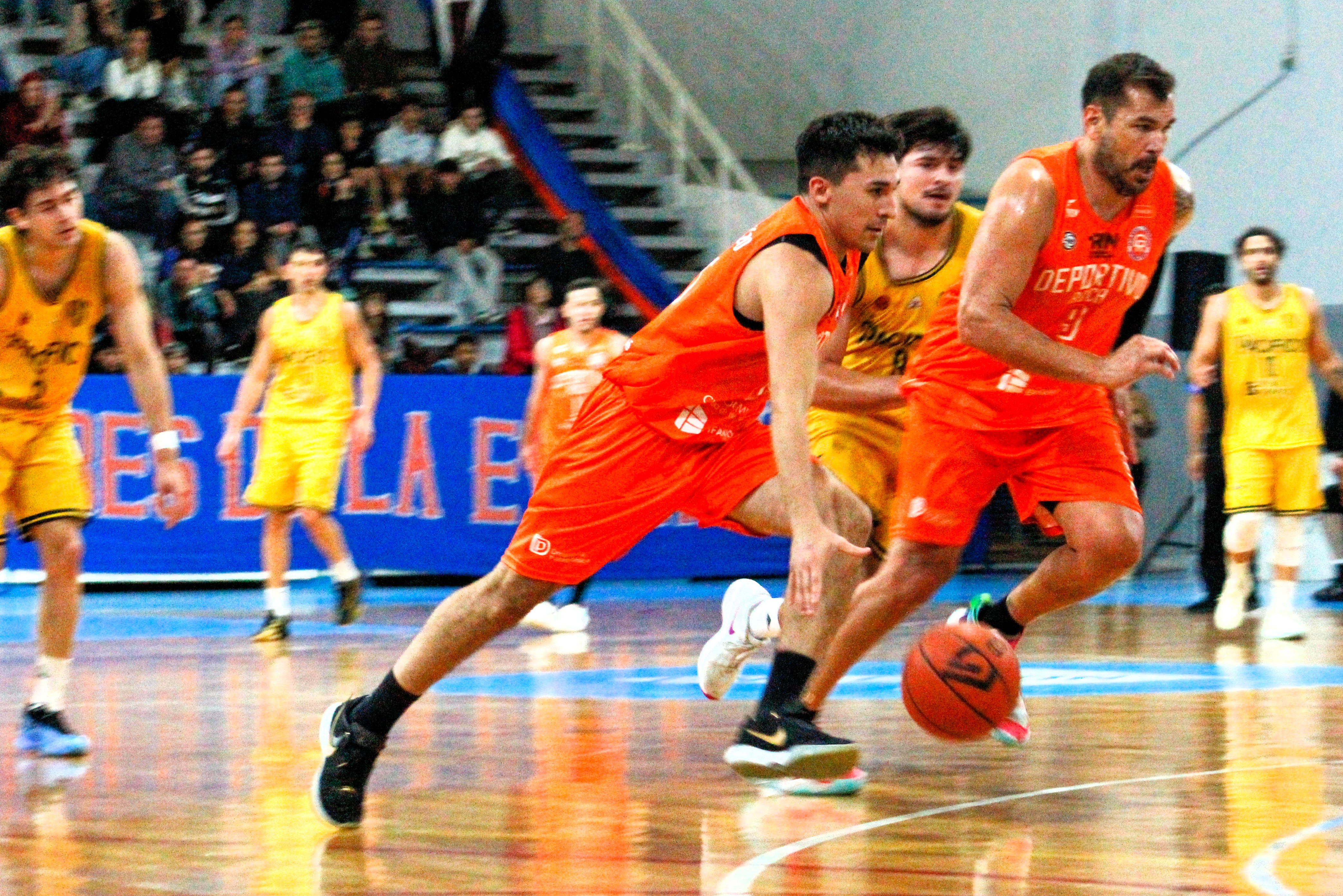 Deportivo Roca tuvo su mejor noche para triunfar sobre Pacífico