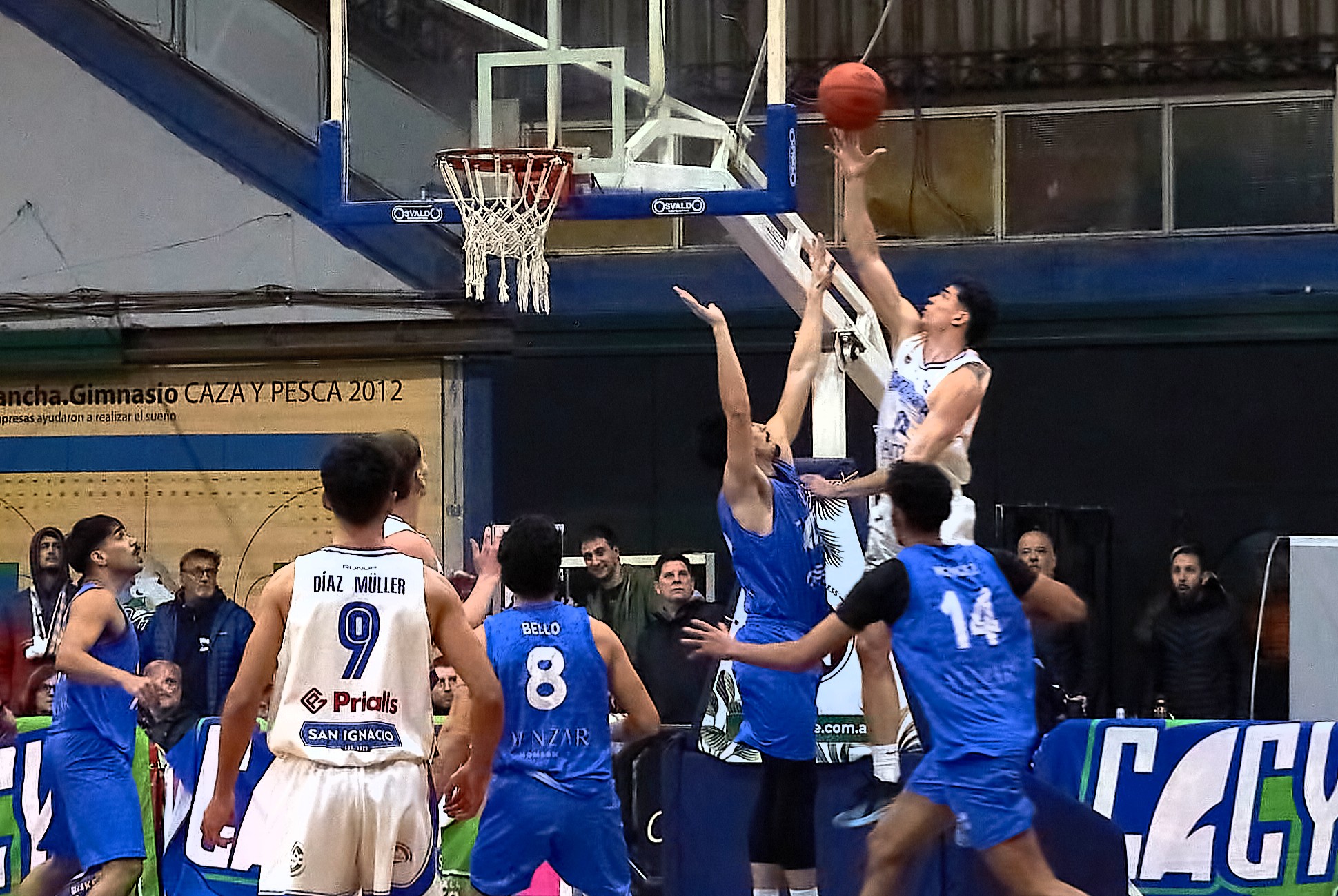 Santa Paula se adelantó de visita con un Barbieri imparable en el final 
