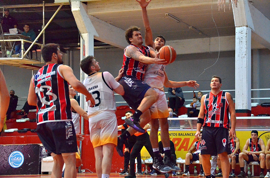 Central le ganó a Comu pero no le alcanzó para clasificar 