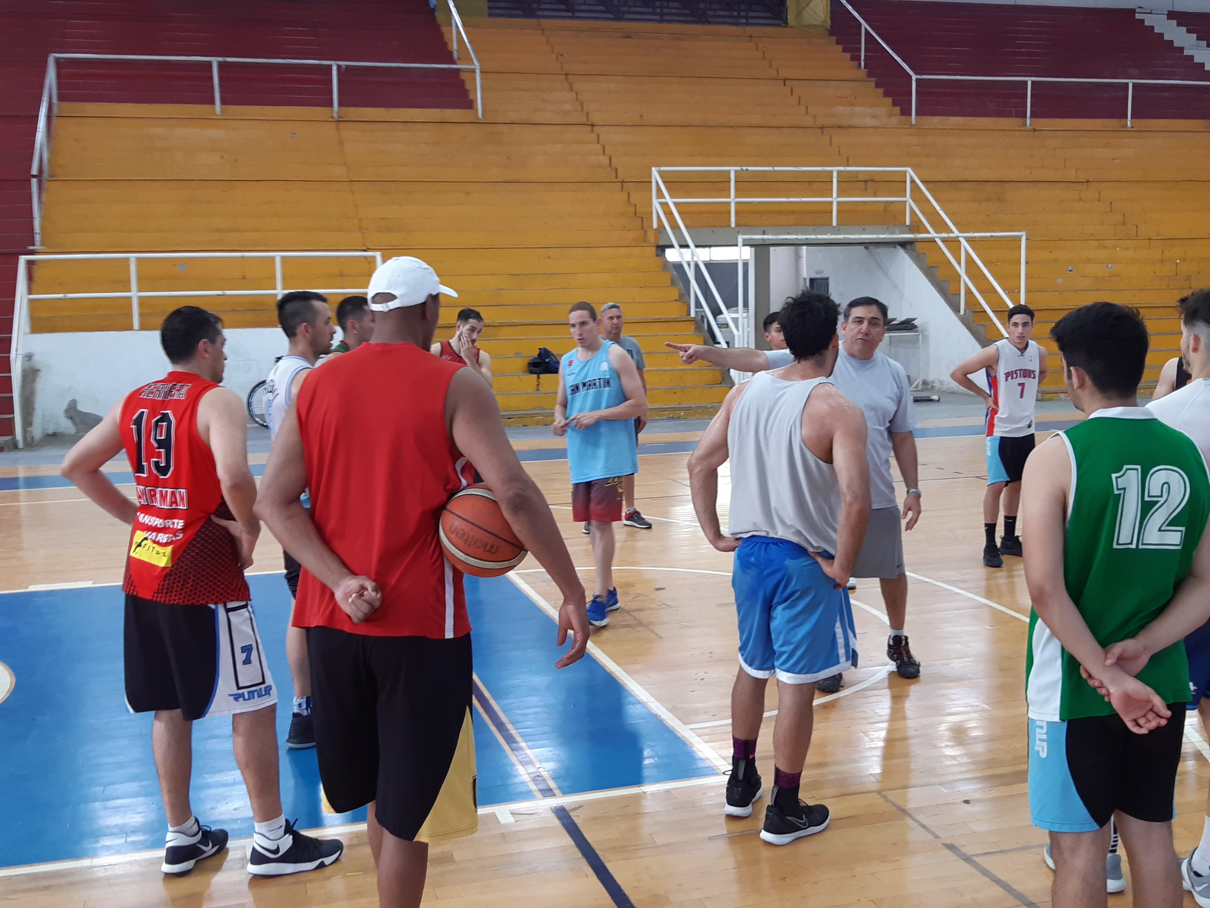 La Rioja Basket busca festejar en casa