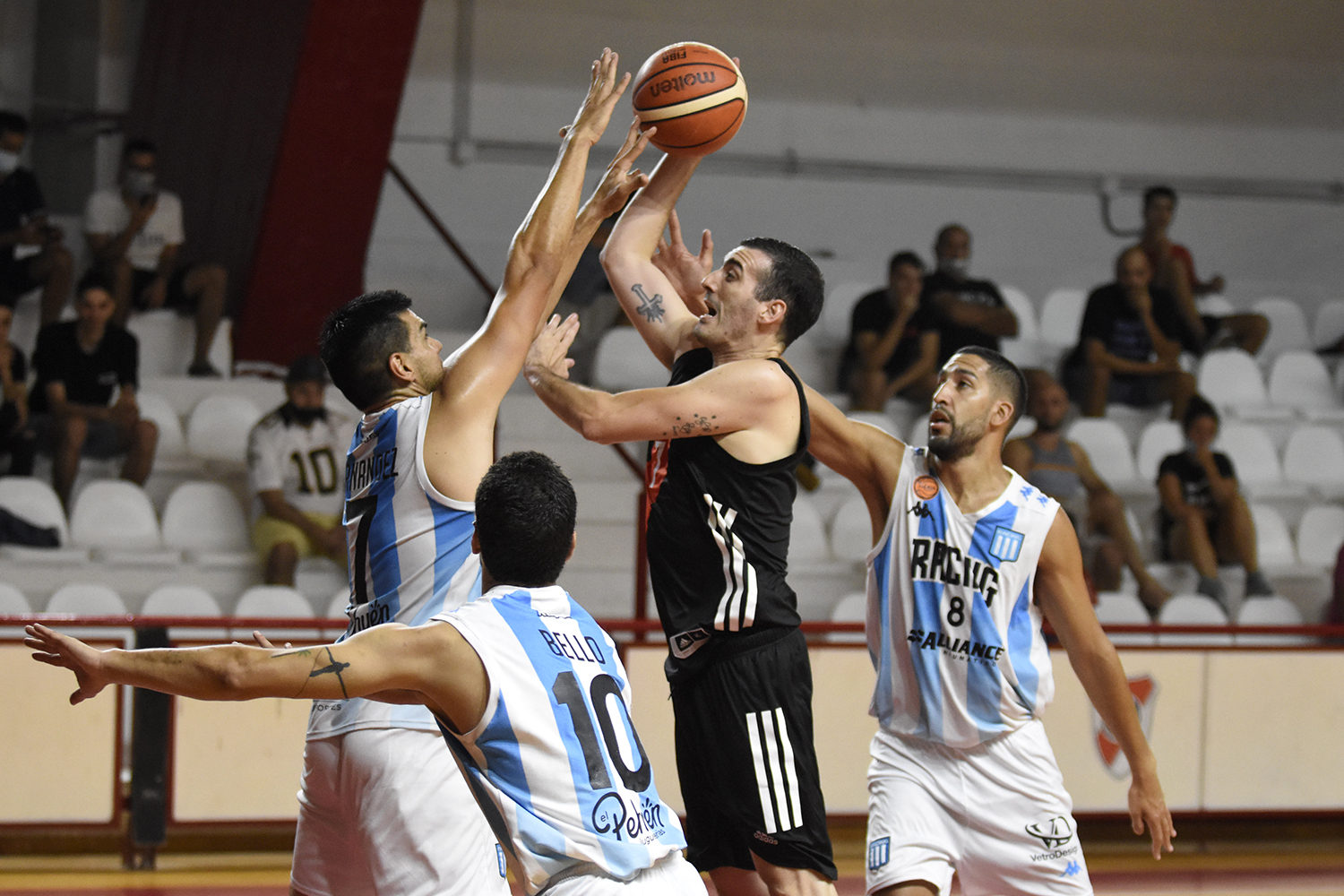 Triunfo agónico de River como local ante Racing 