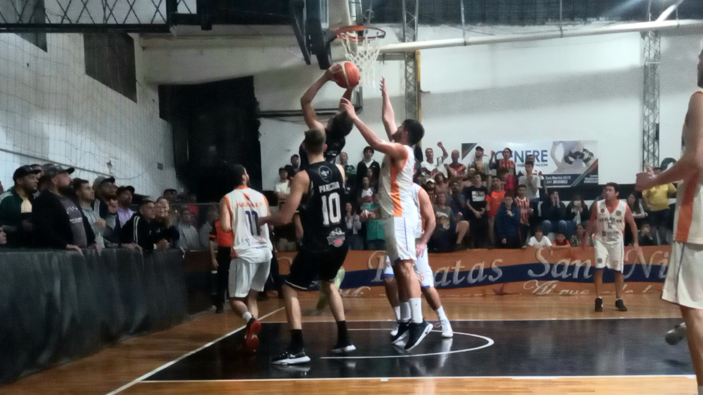 Regatas venció a Temperley y mantiene la hegemonía
