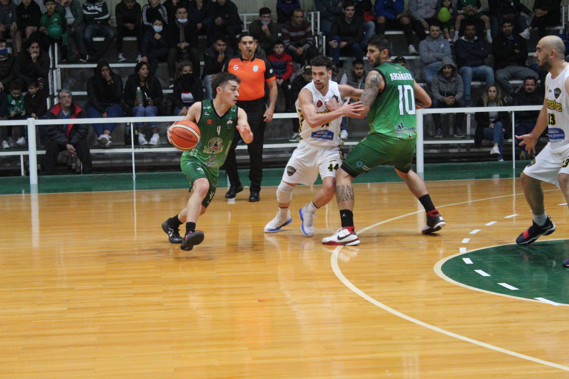 Mitre se hizo gigante de local y hay tercer juego en Tucumán