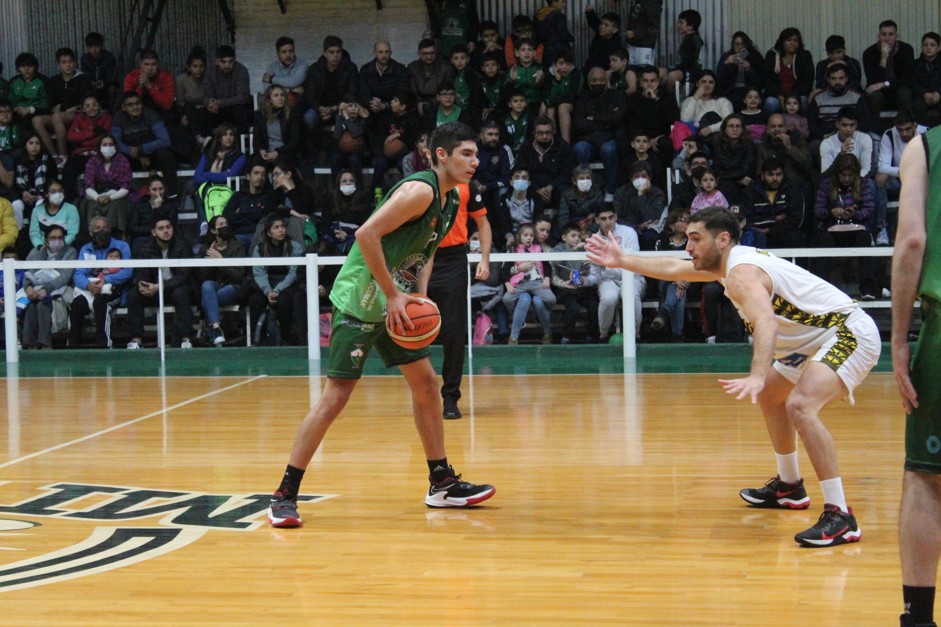 Mitre hizo valer la localía y clasificó a cuartos de final