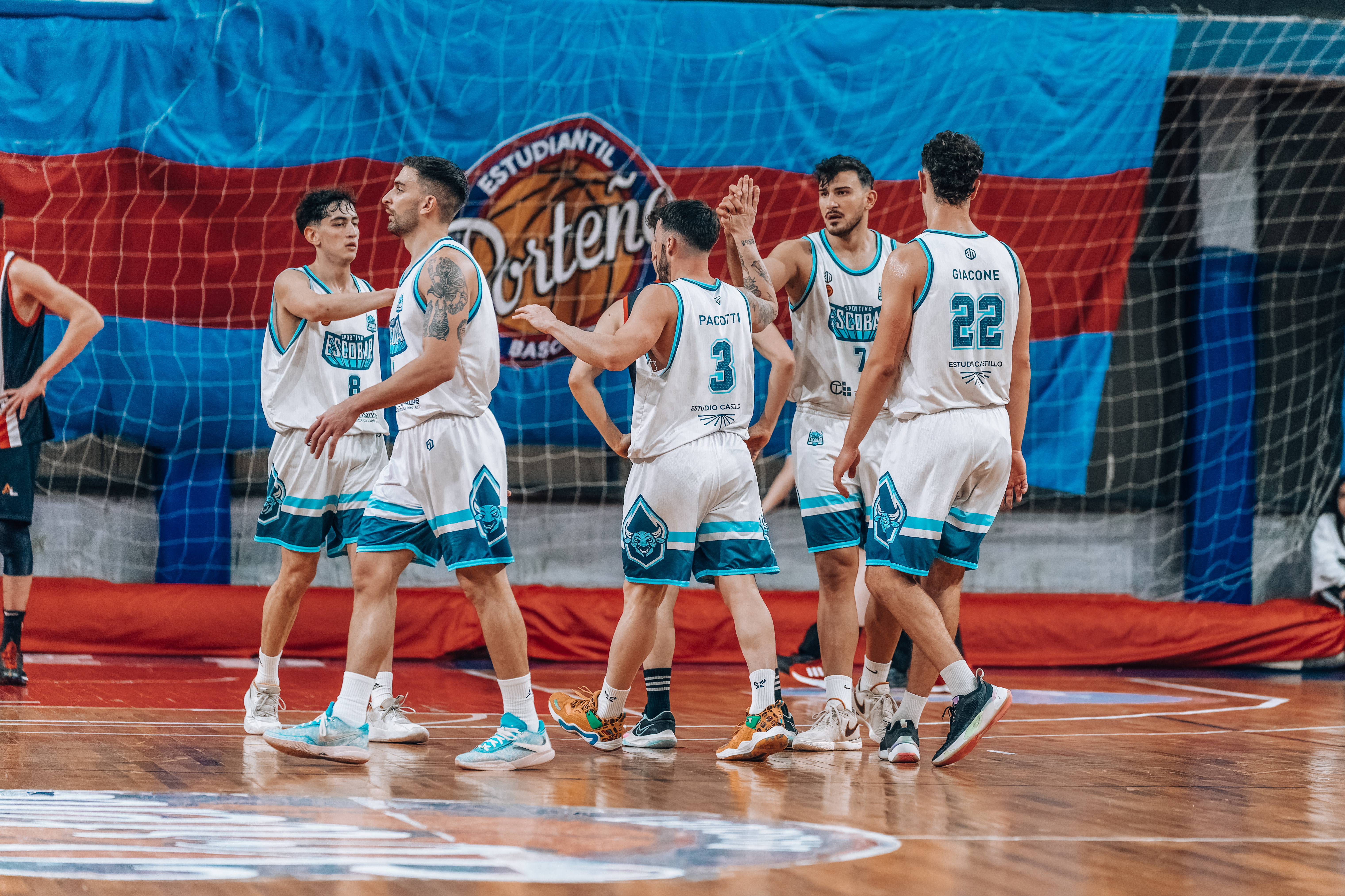 Sportivo Escobar ganó y define en su casa