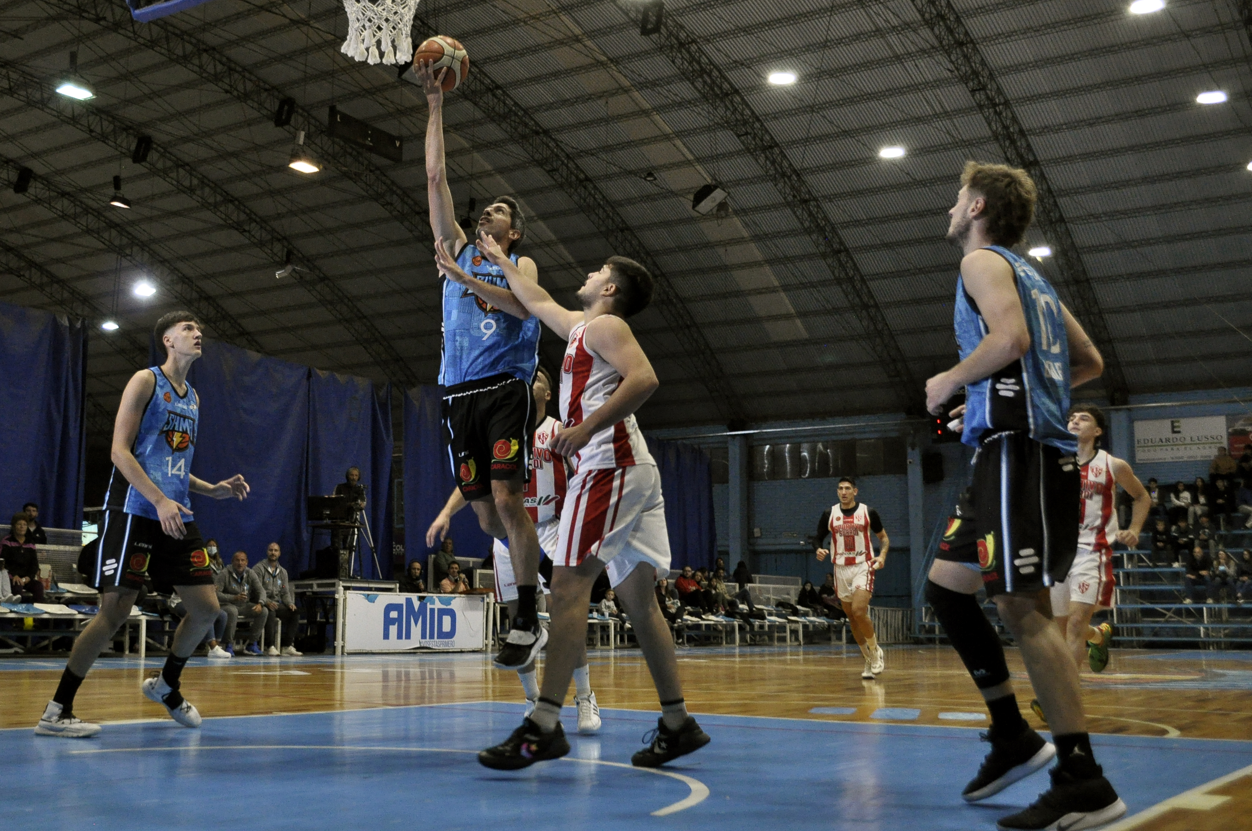 Nueve recibe al líder Santa Paula