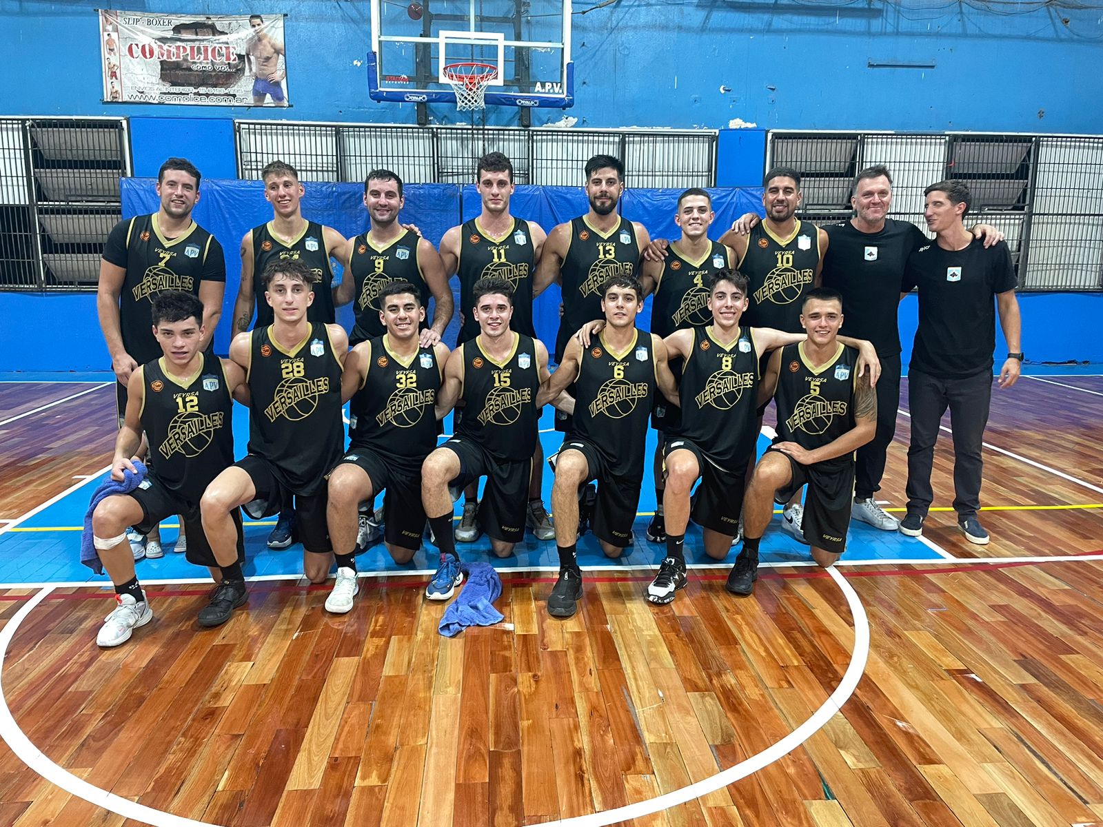 Versalles lo ganó de principio a fin