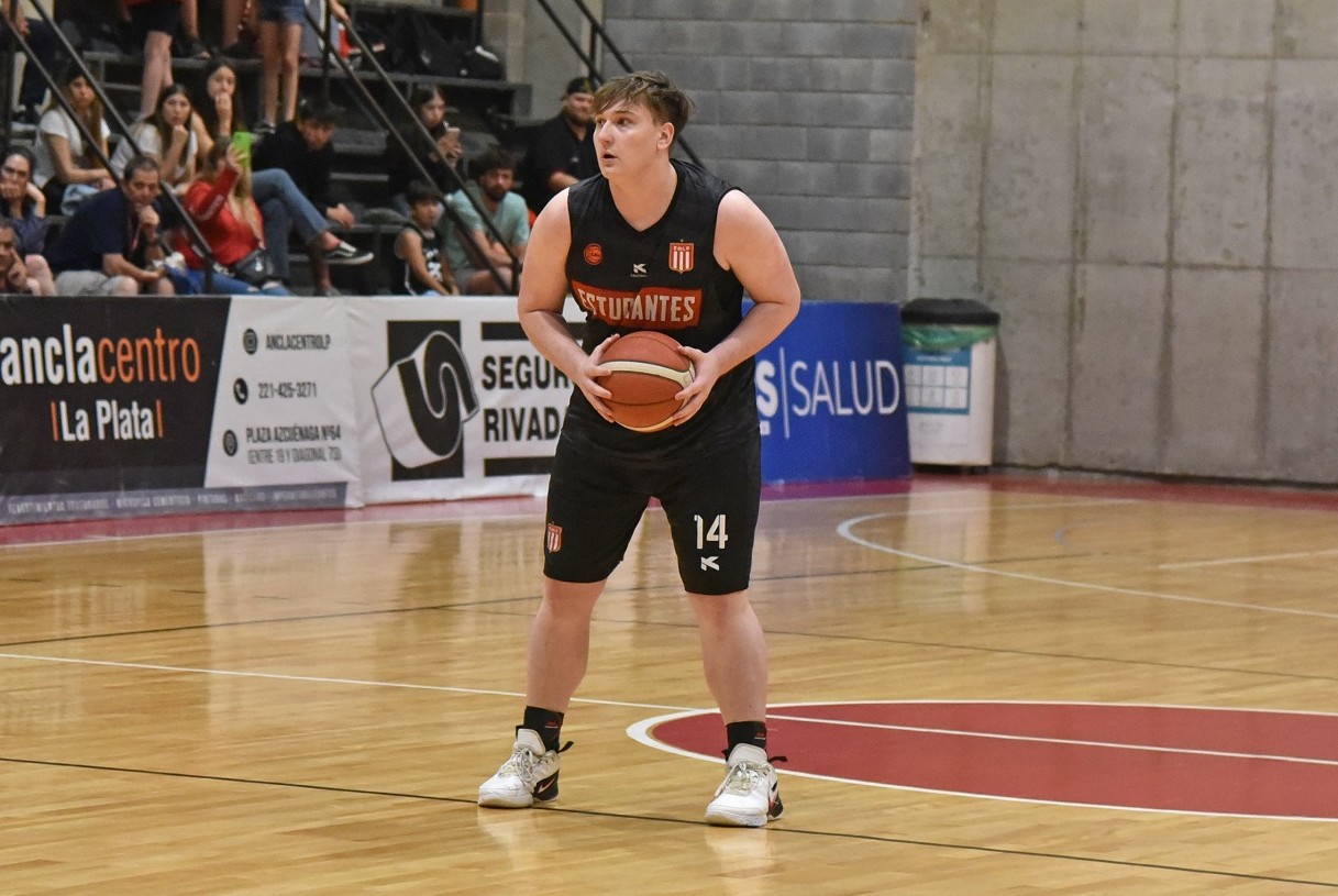 Estudiantes de La Plata debuta en una temporada histórica