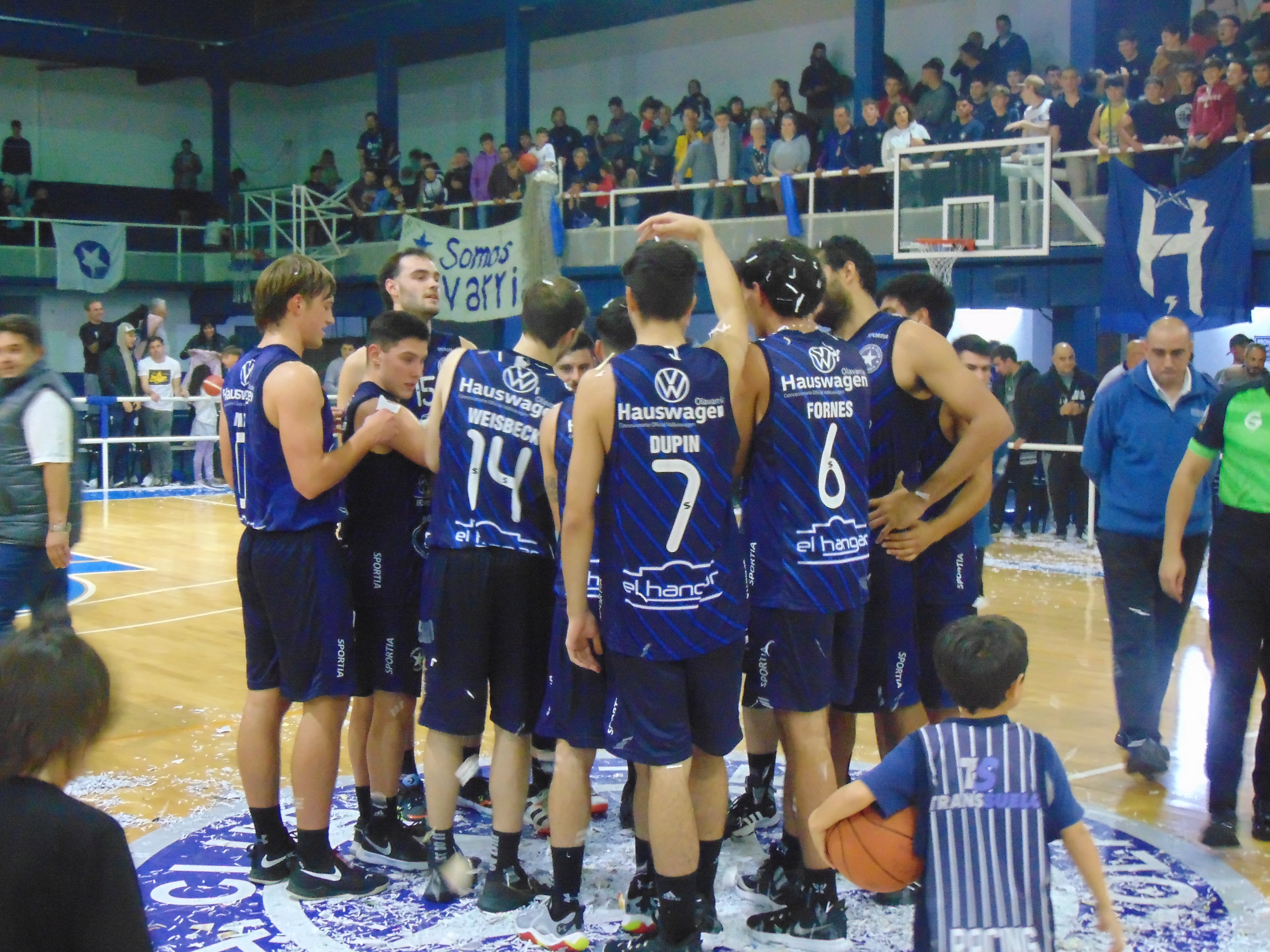 Racing de Olavarría ganó y se clasificó