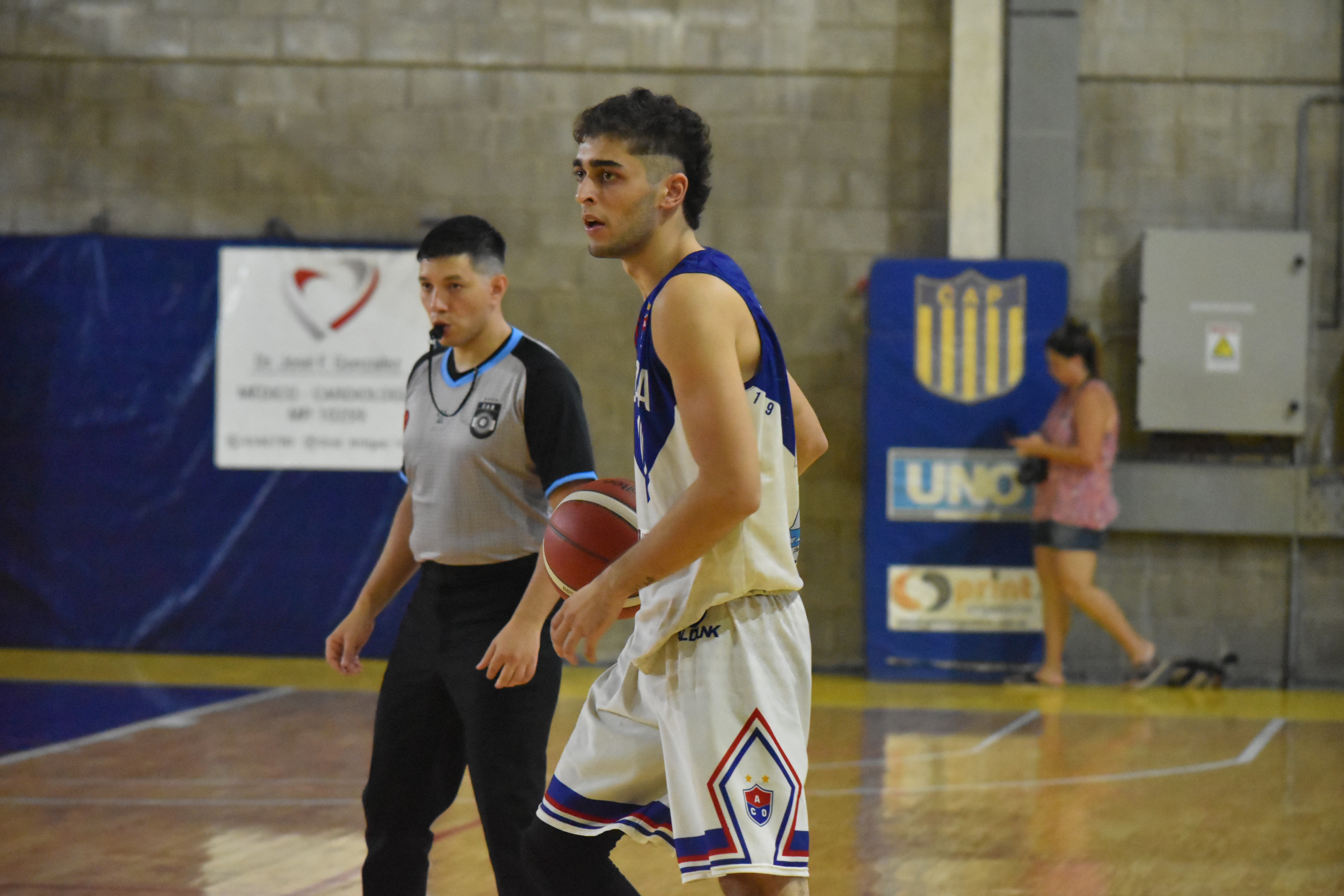 Olimpia y otra caída en casa