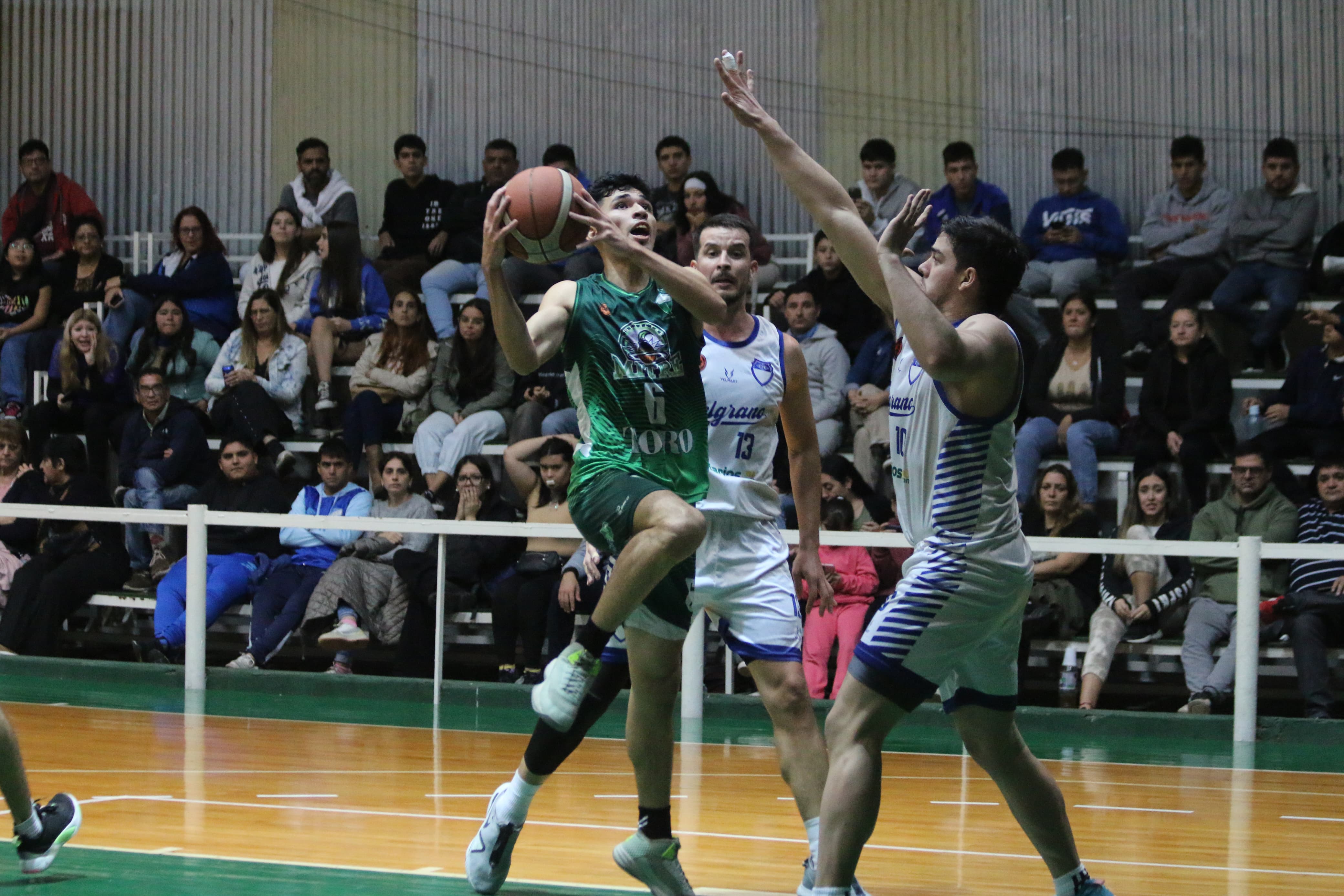 Asociación Mitre se quedó con un partidazo ante Belgrano