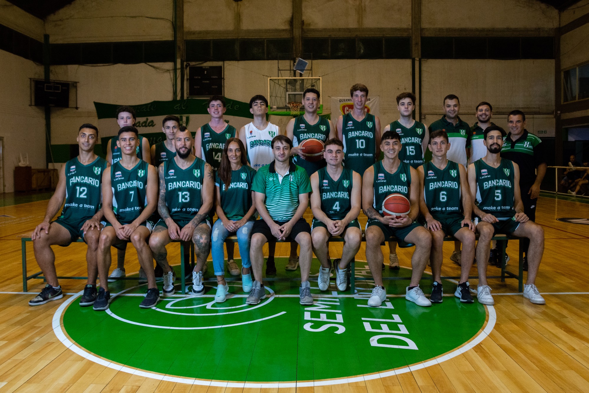 Bancario presentó a su equipo en sociedad con un integrante muy especial