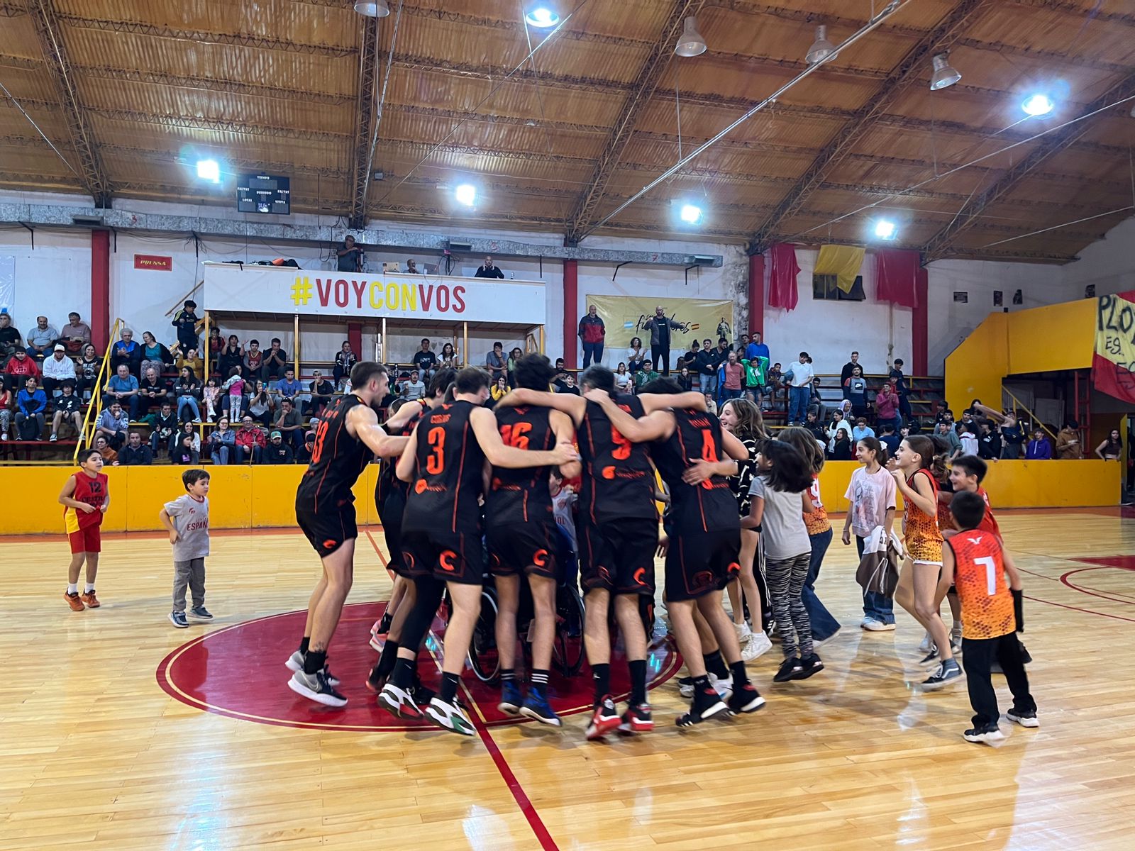 Español sigue de racha: venció a Roca en El Templo