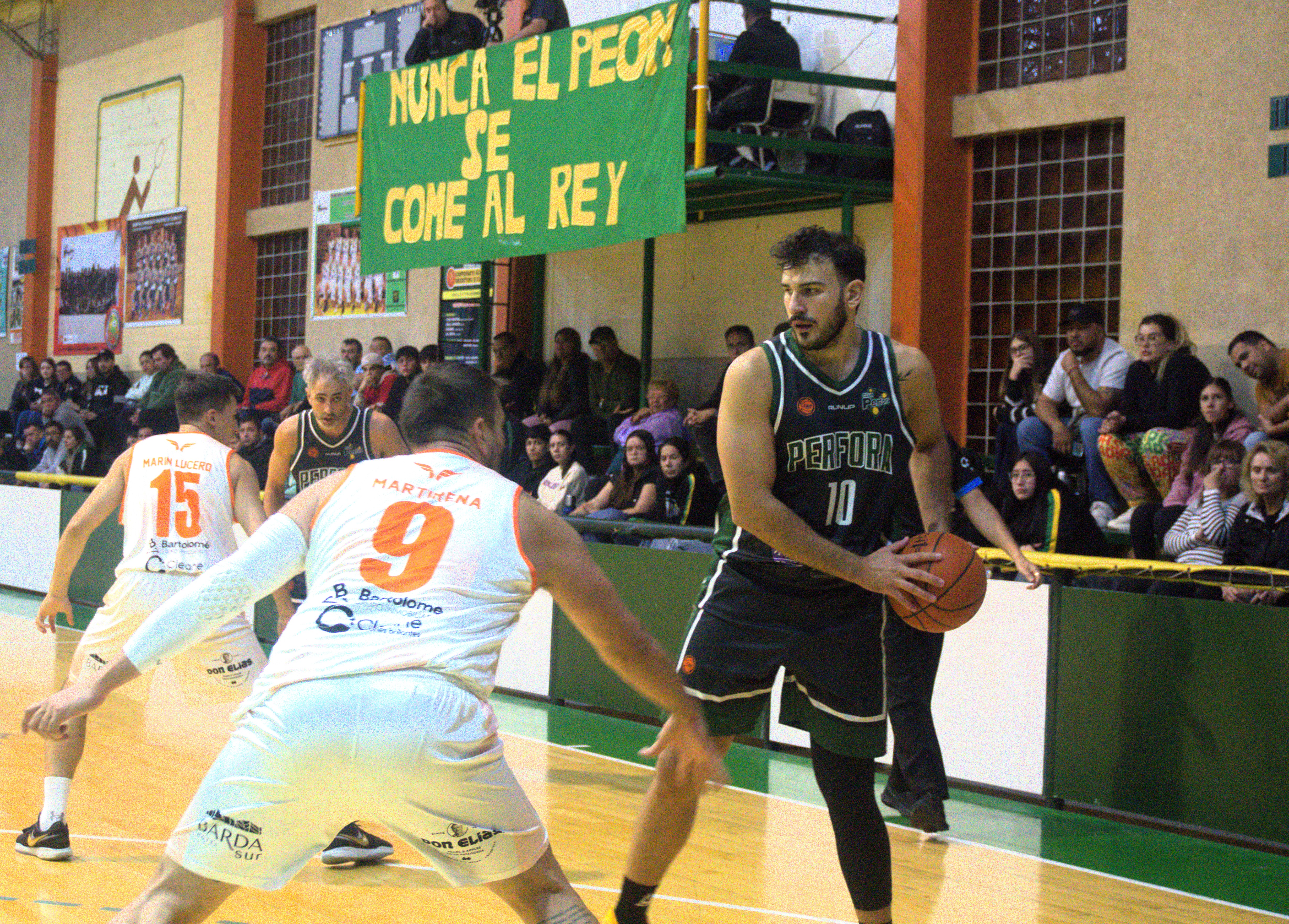 Pérfora lo ganó sobre el final y sigue en lo más alto