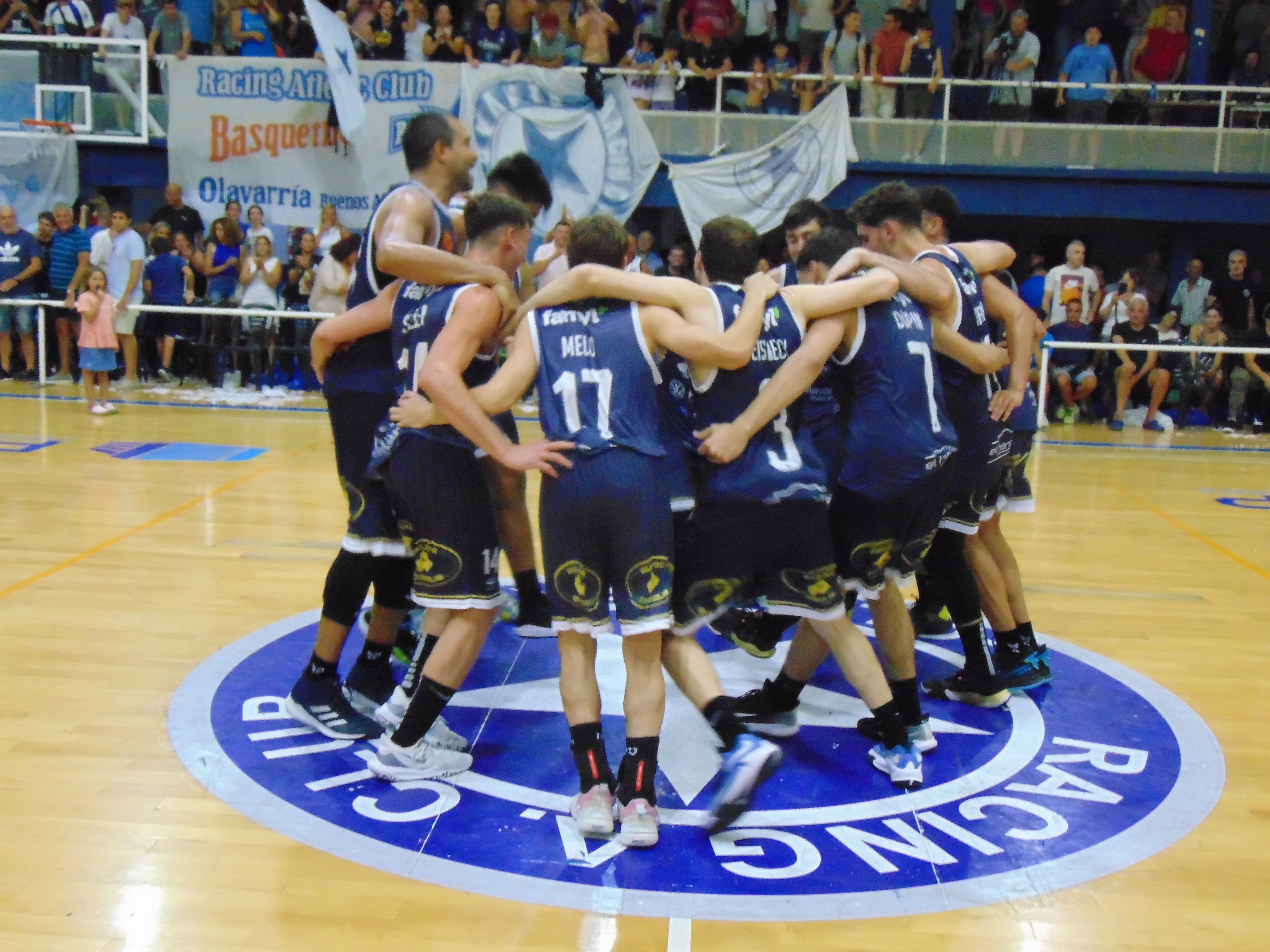 Amplia victoria de Racing en el clásico olavarriense 