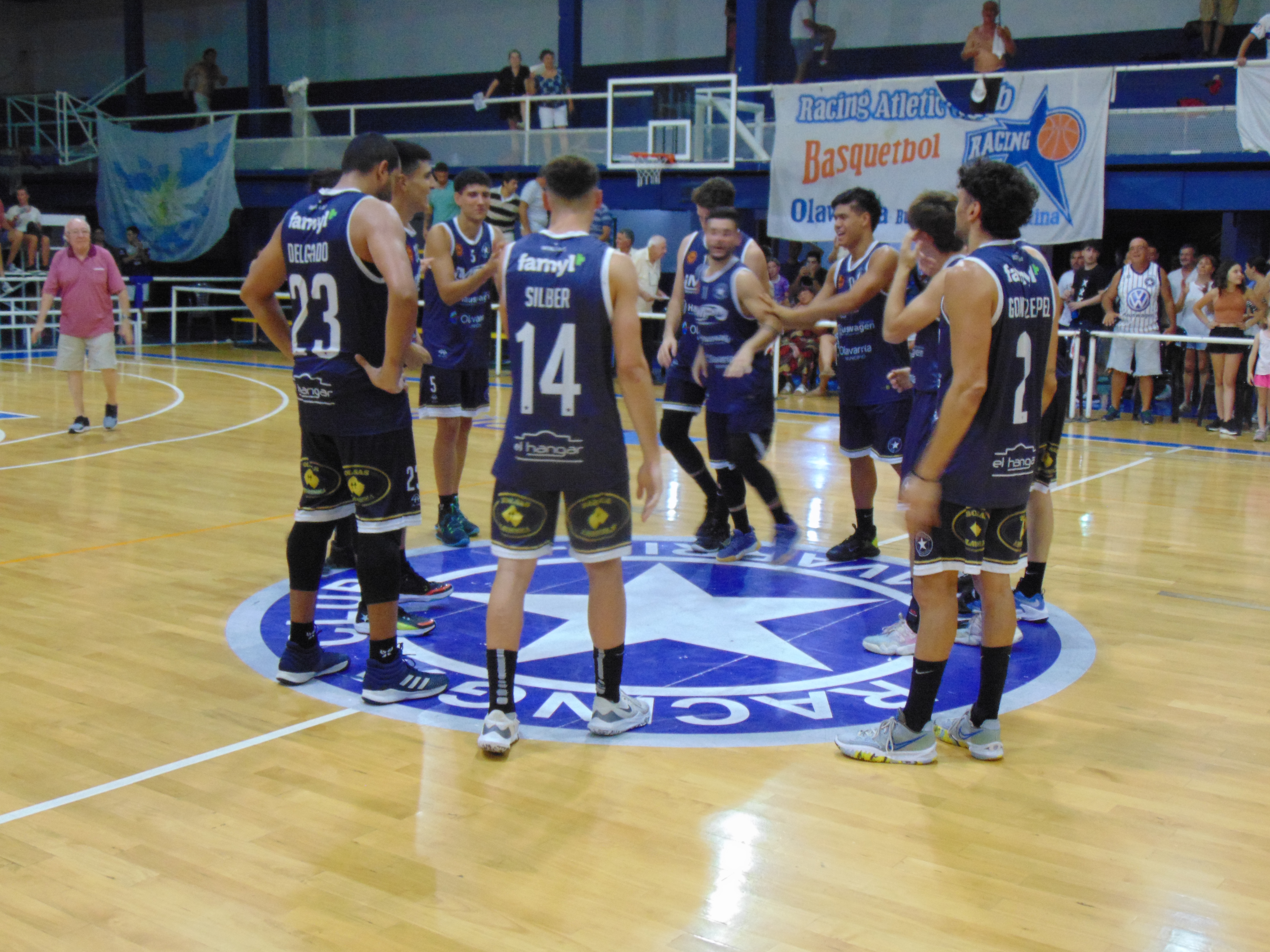 Racing de Olavarría sigue a pie firme
