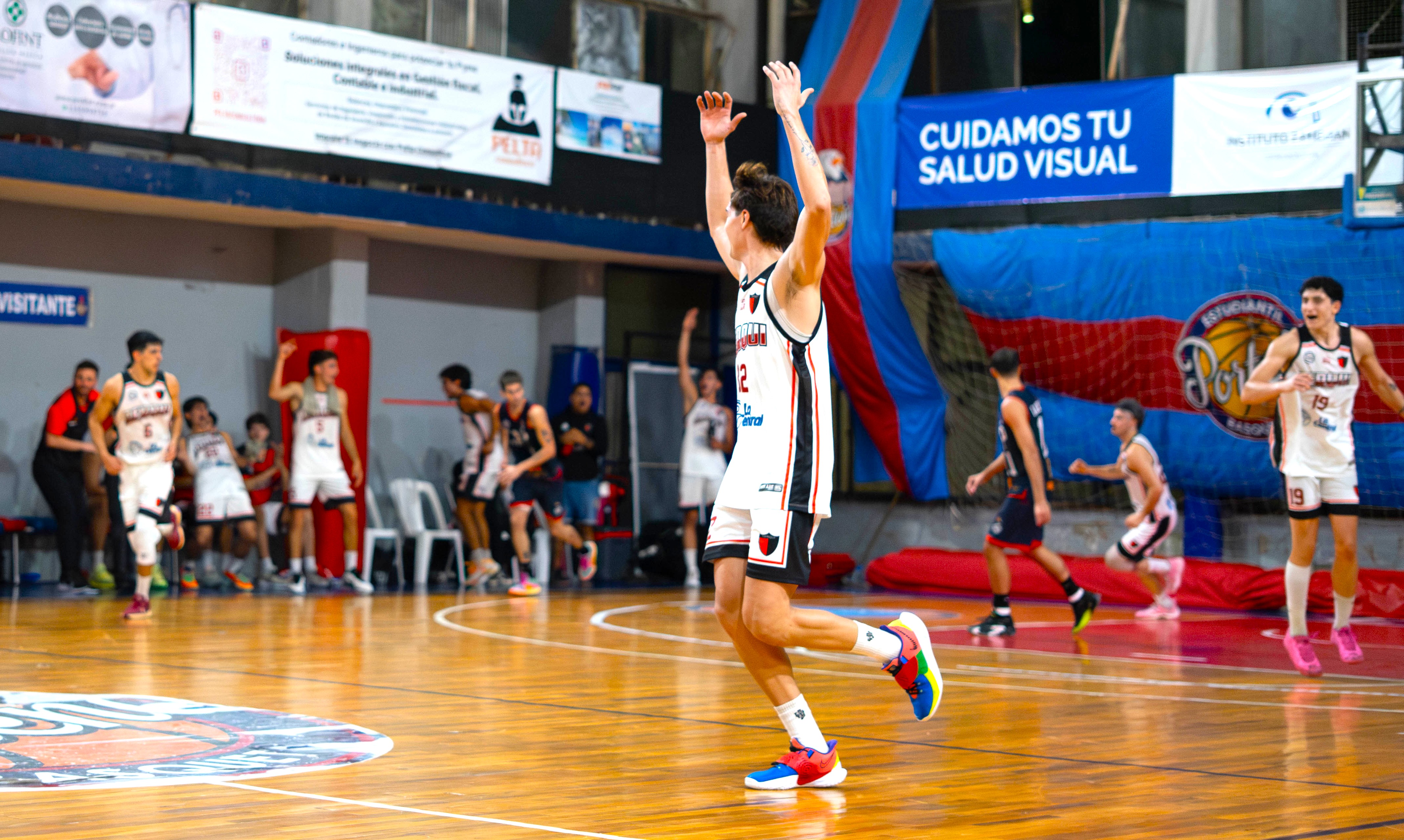 Presidente Derqui brilló para quitarle el invicto a Estudiantil Porteño 