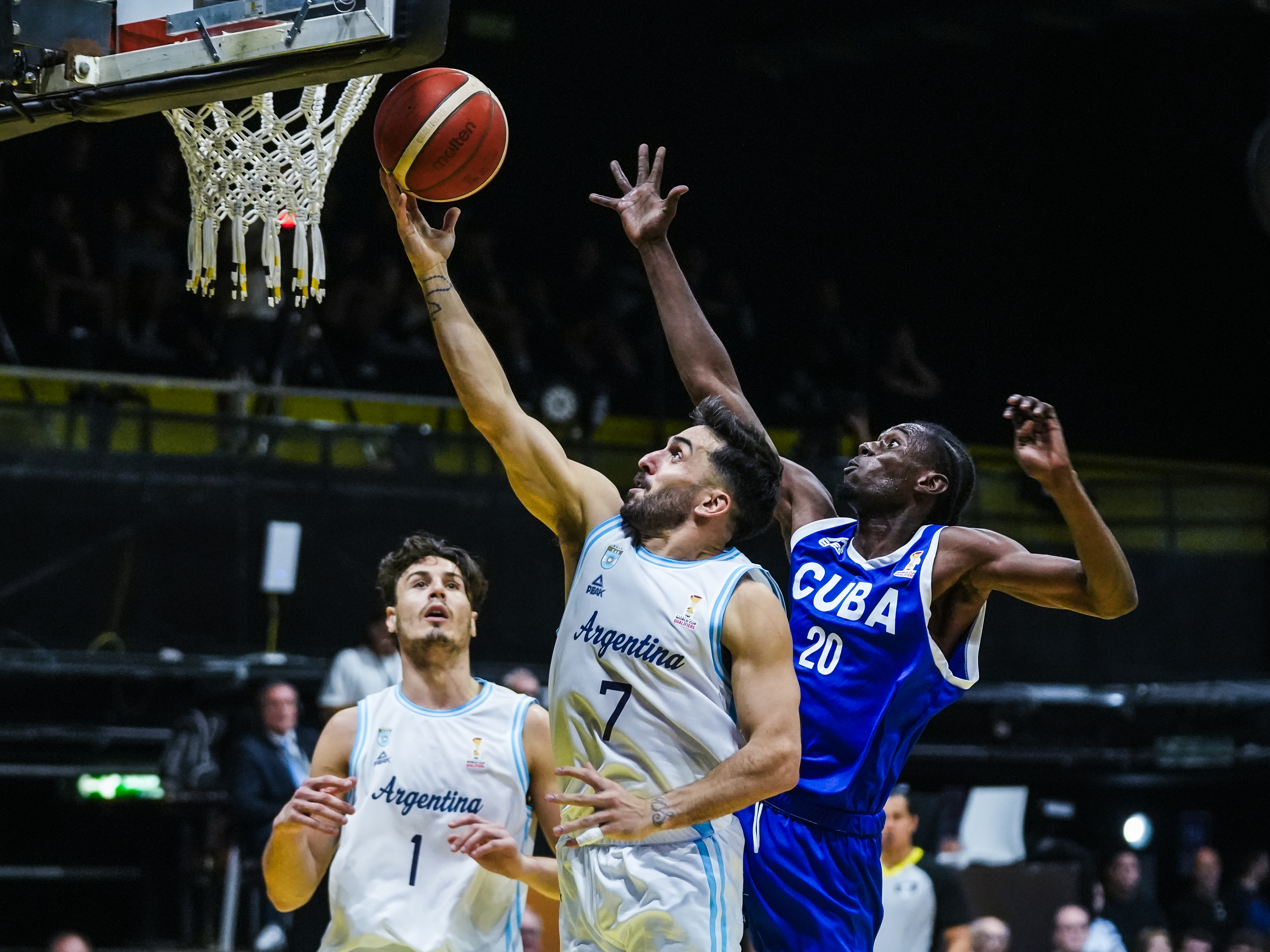 Argentina fue un vendaval y superó a Cuba con contundencia