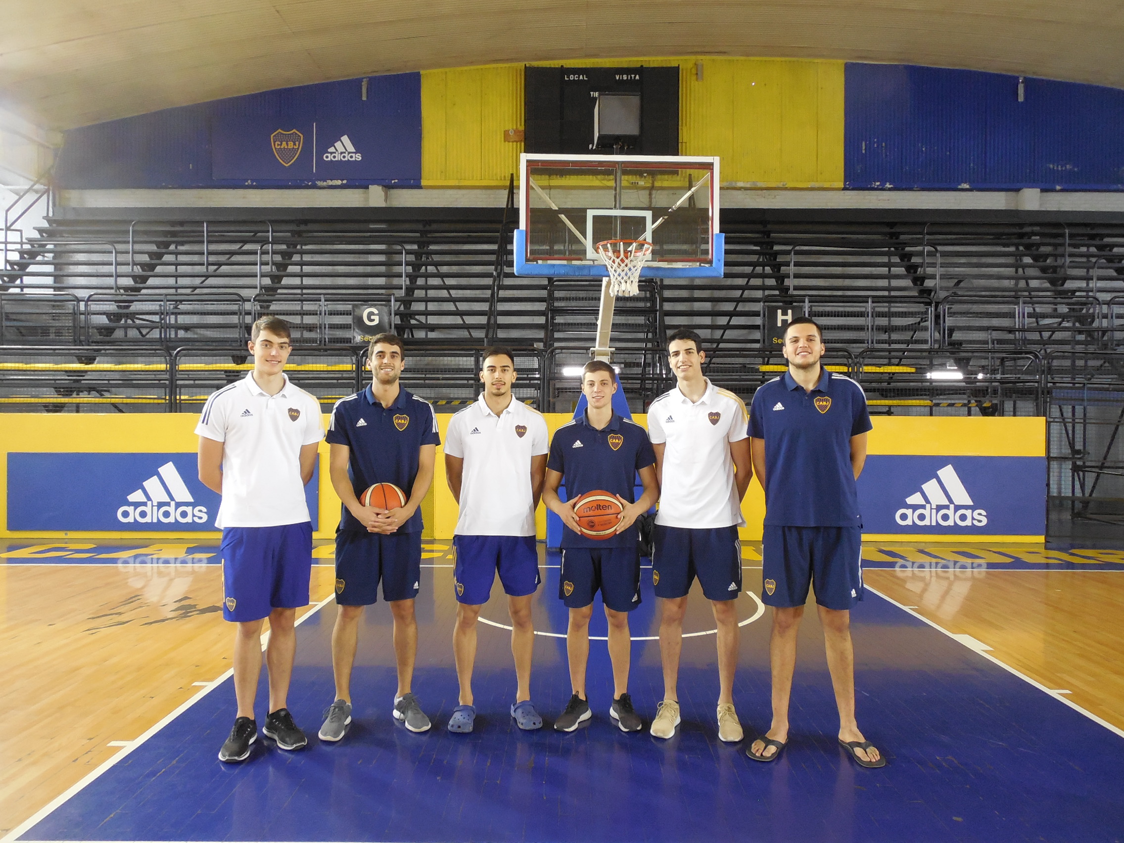 Basquetbolistas y universitarios