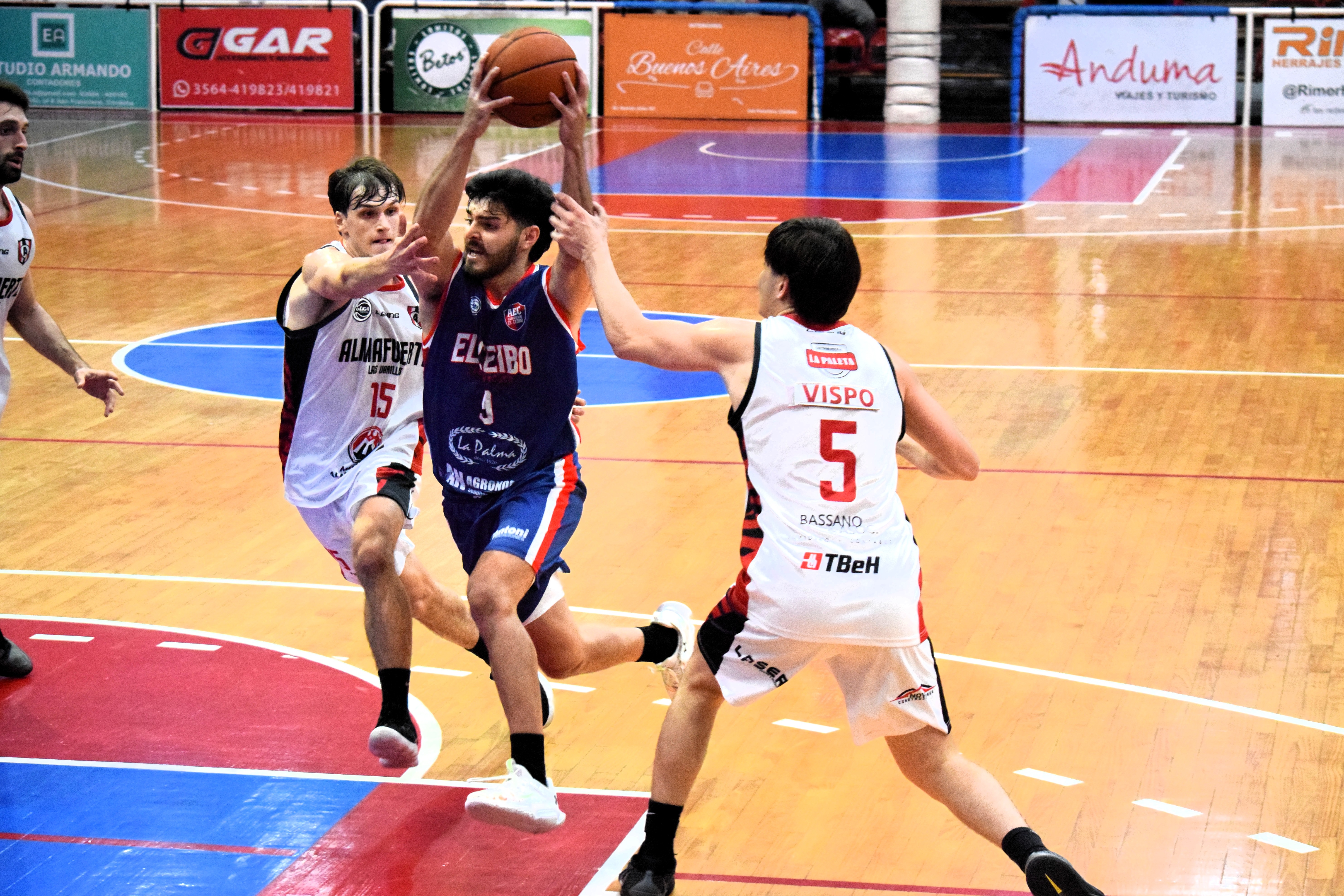 El puntero El Ceibo ganó sobre la hora un partidazo ante Almafuerte