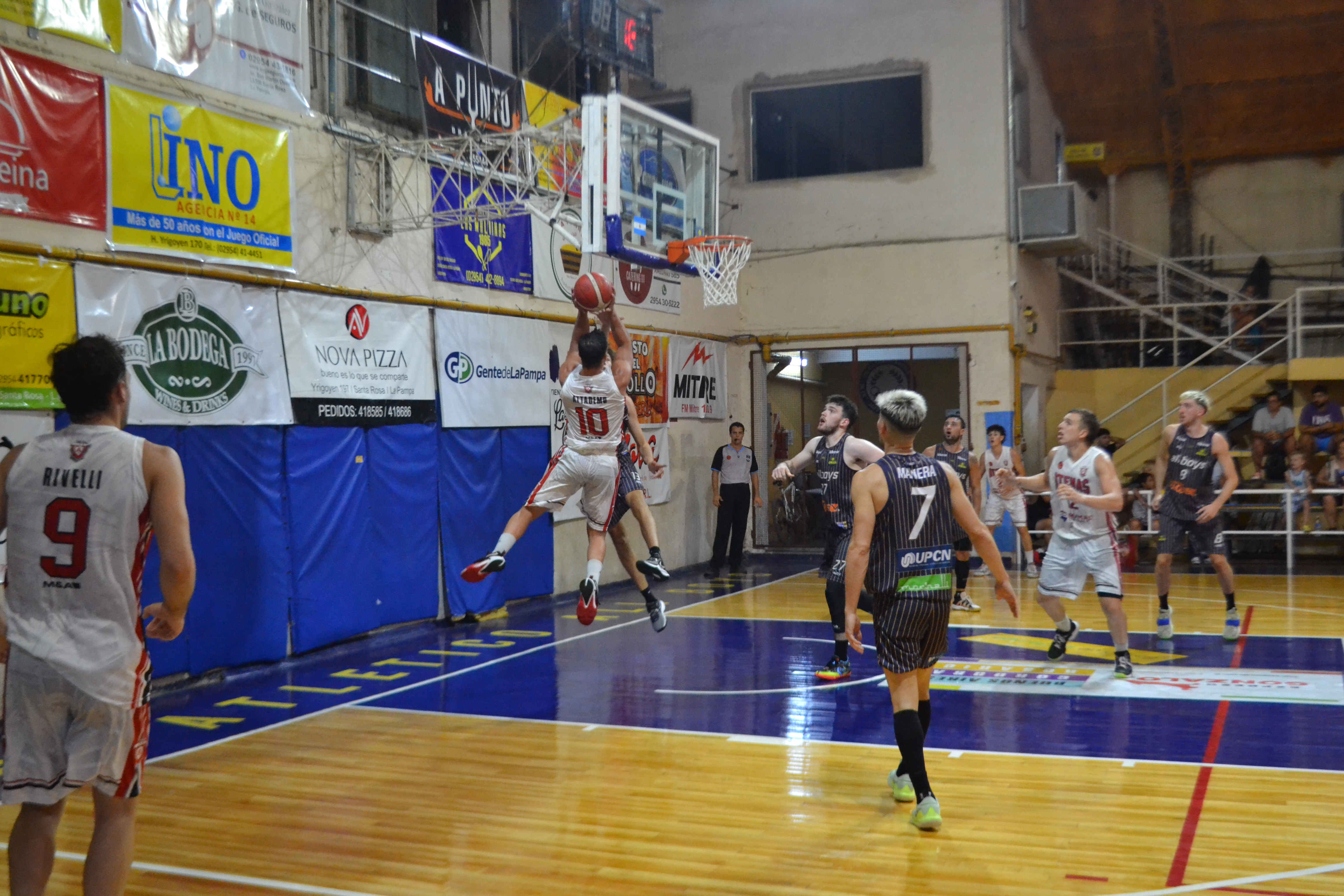 Atenas quiere terminar la fase regular ganando