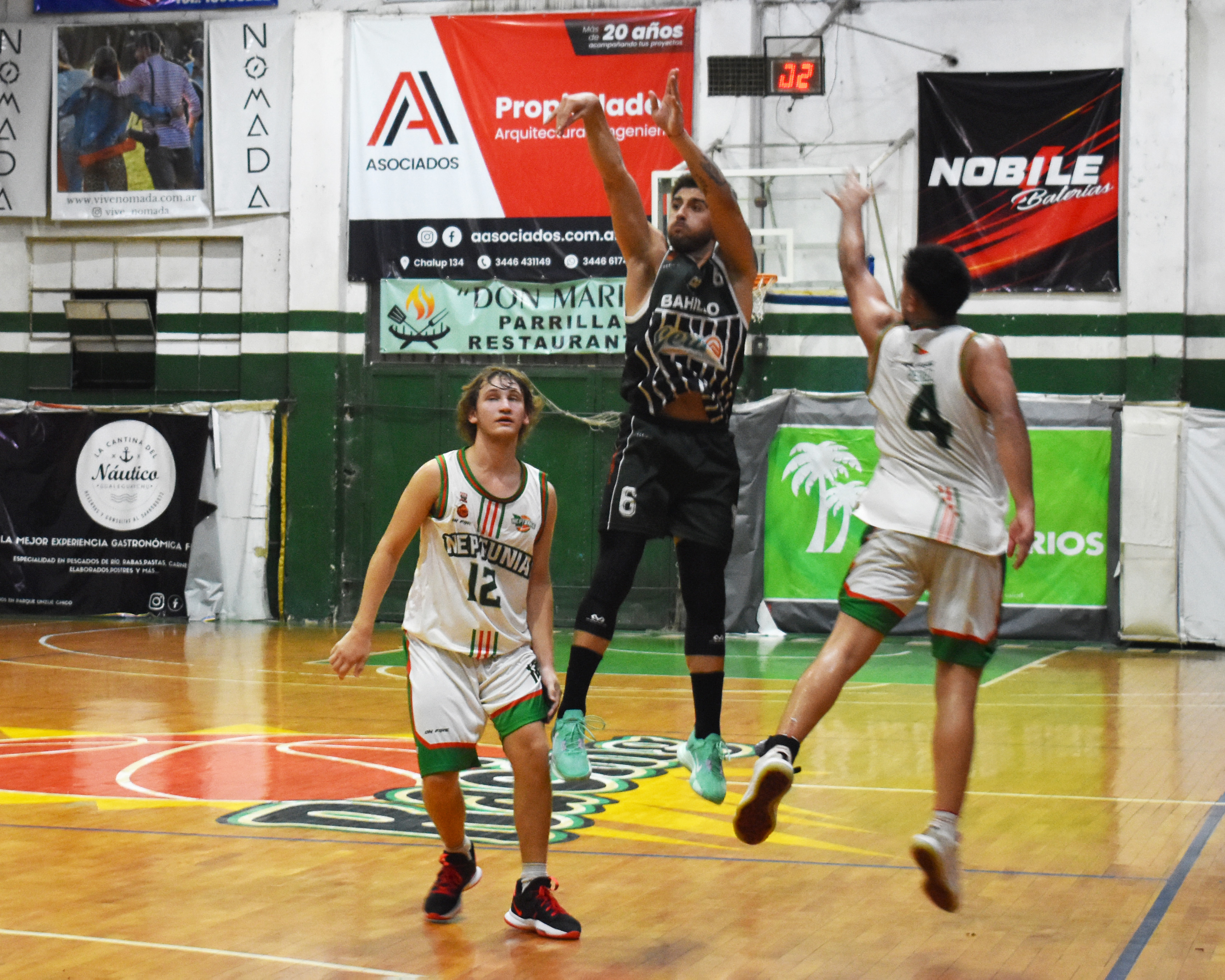 Racing festejó en casa ante Neptunia
