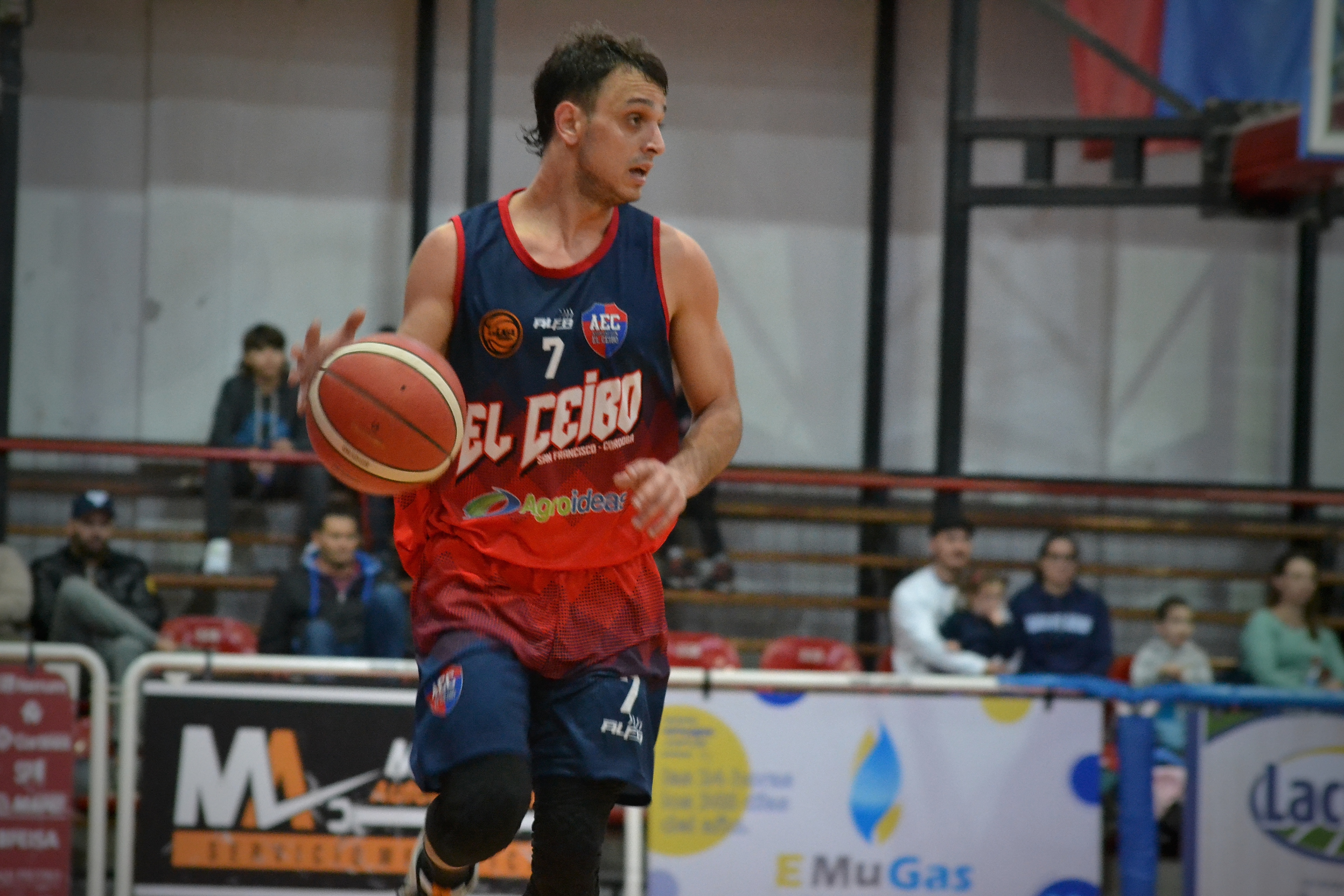 El Ceibo fue contundente y sigue en carrera