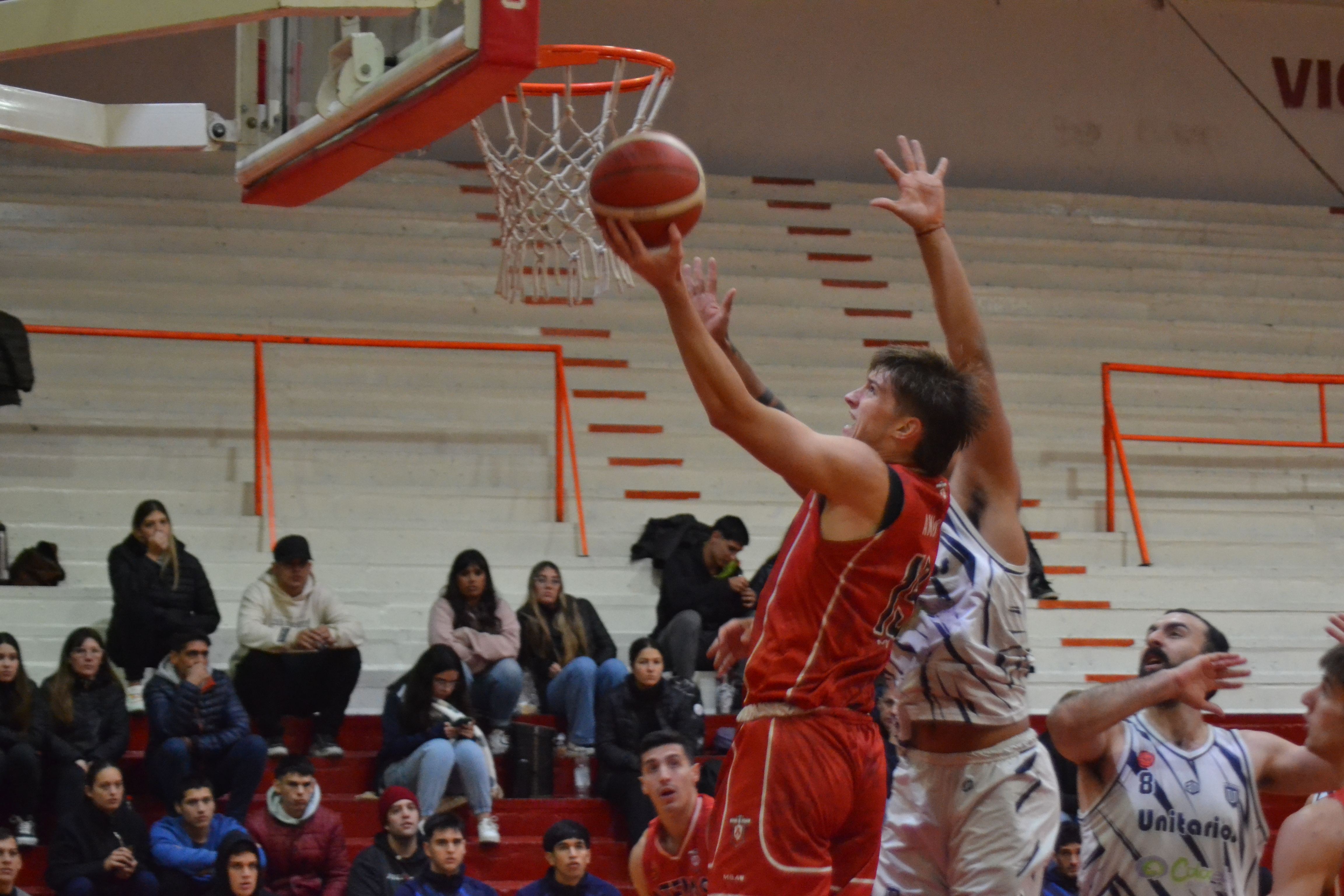 Atenas se quedó con el primero en La Plata