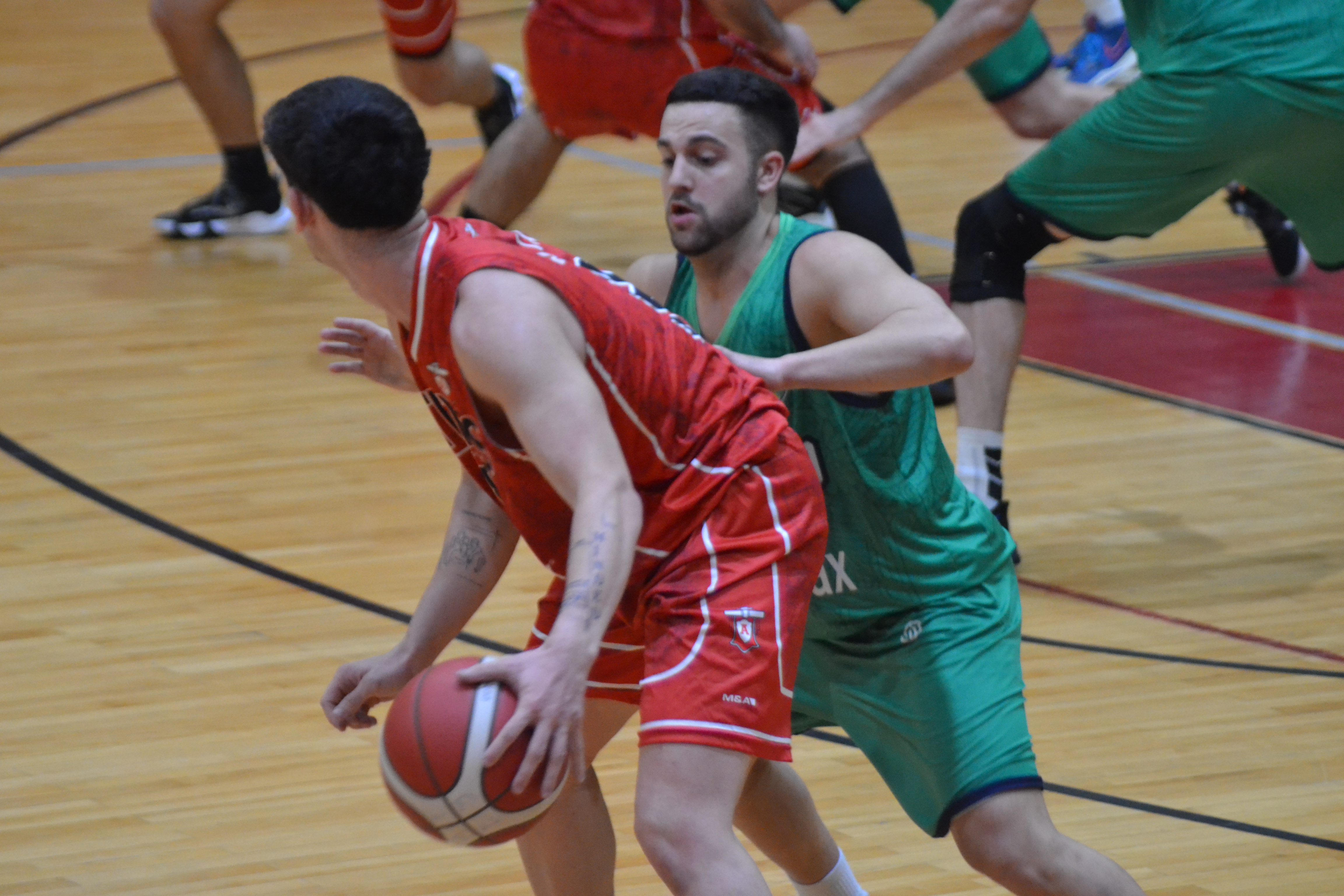 Atenas ganó con claridad