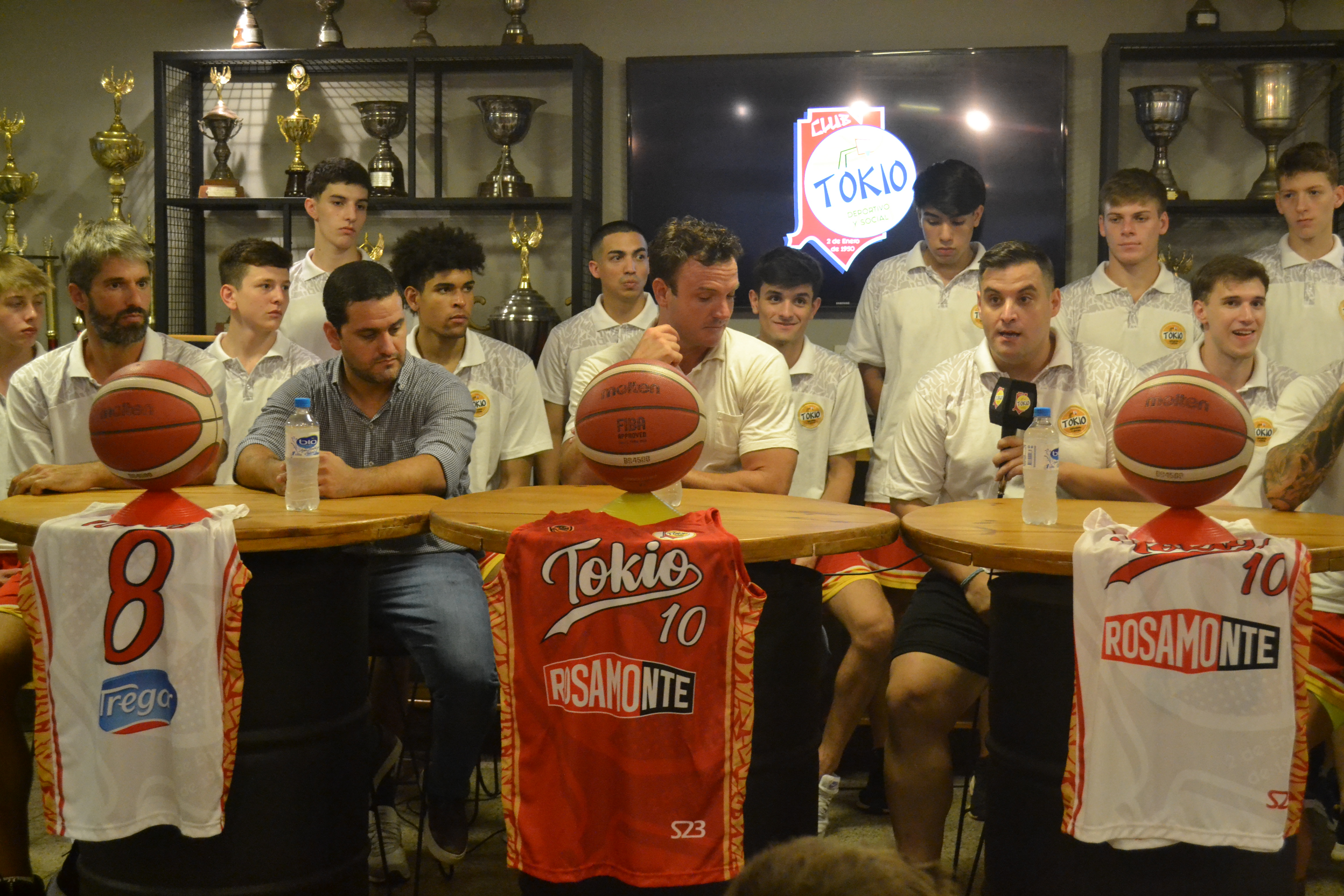 Tokio de Posadas presentó su plantel en el templo oriental 