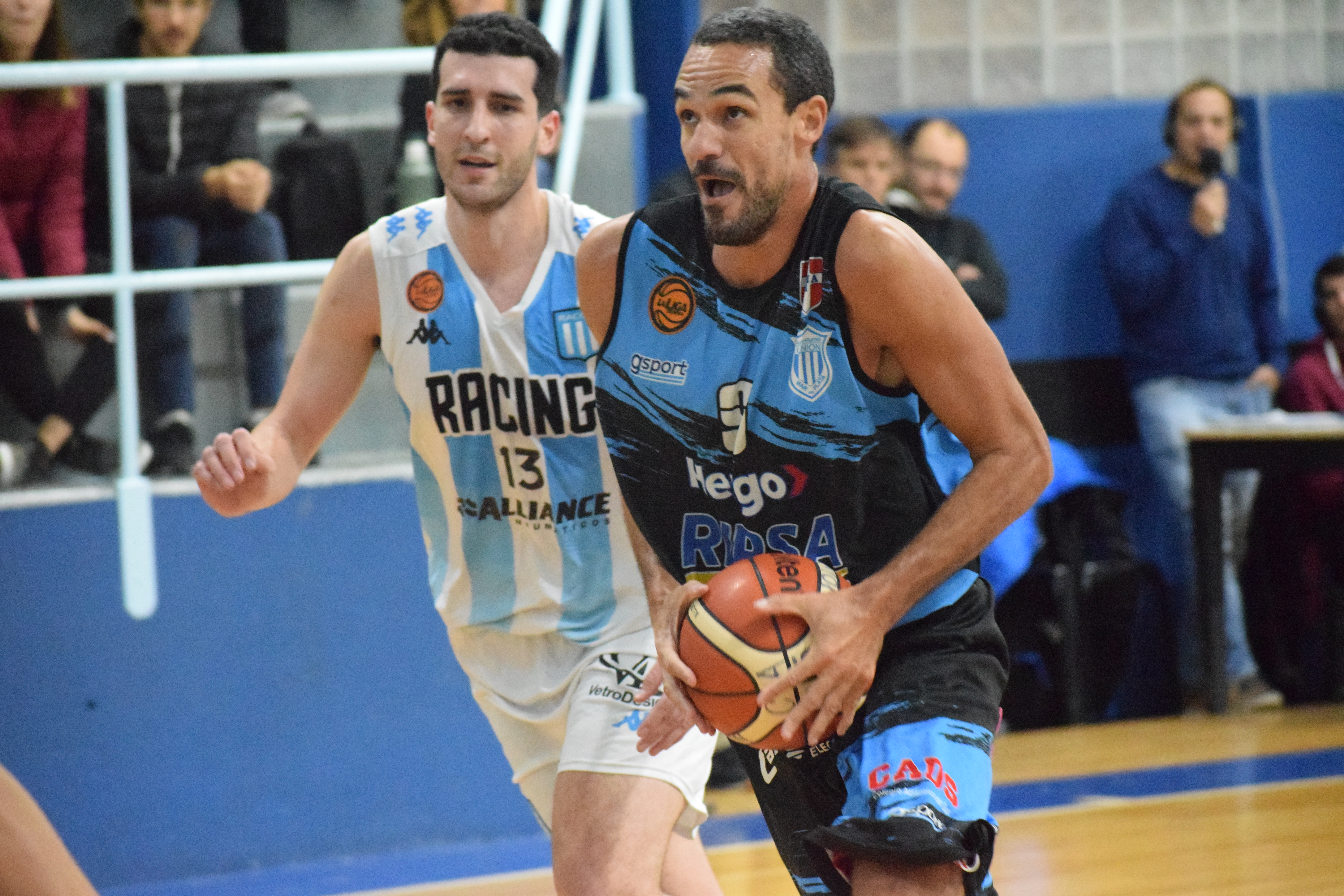 Unión venció a Racing en el tercer juego y avanzó a la siguiente ronda