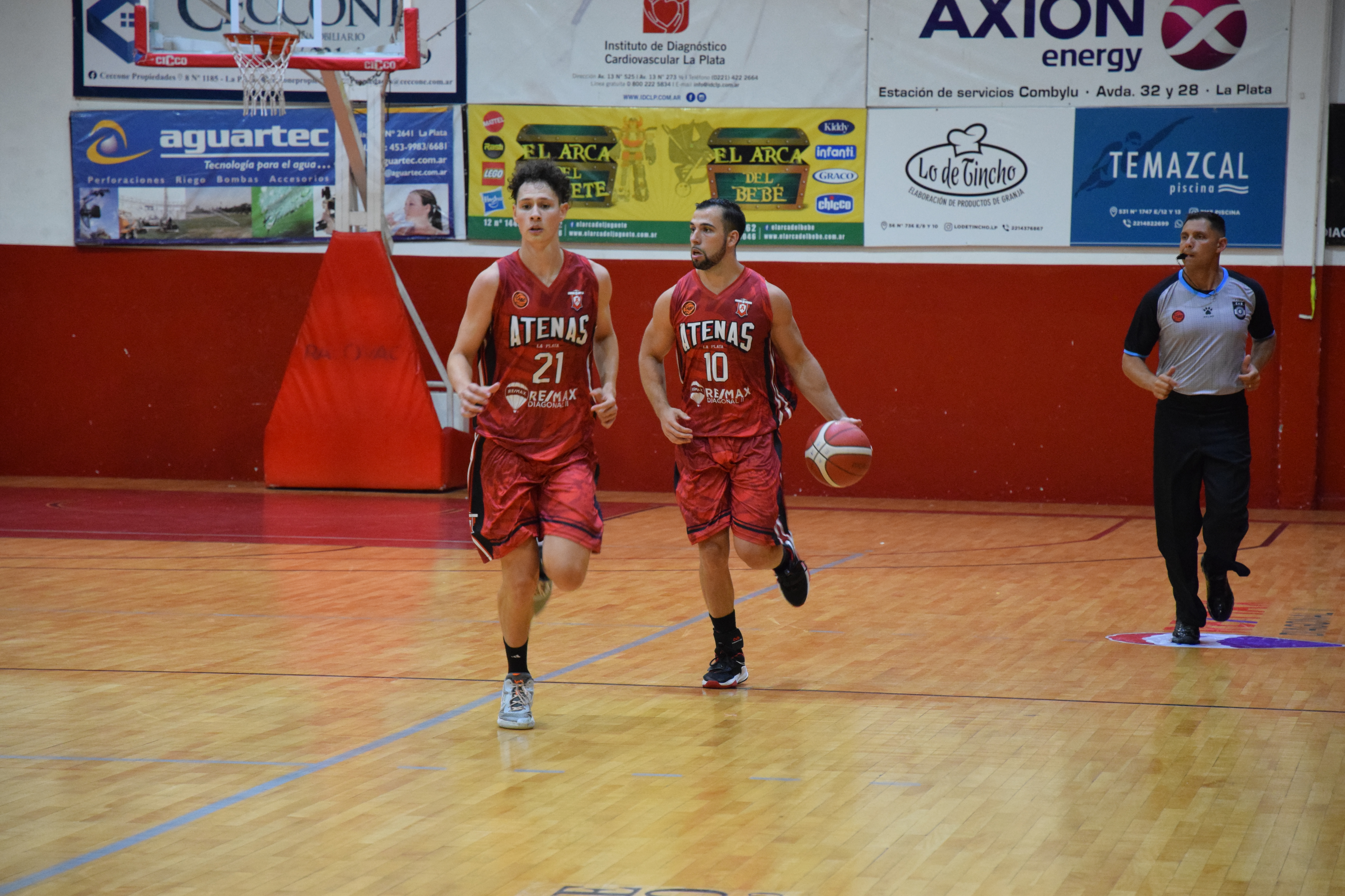 Atenas busca la victoria en casa