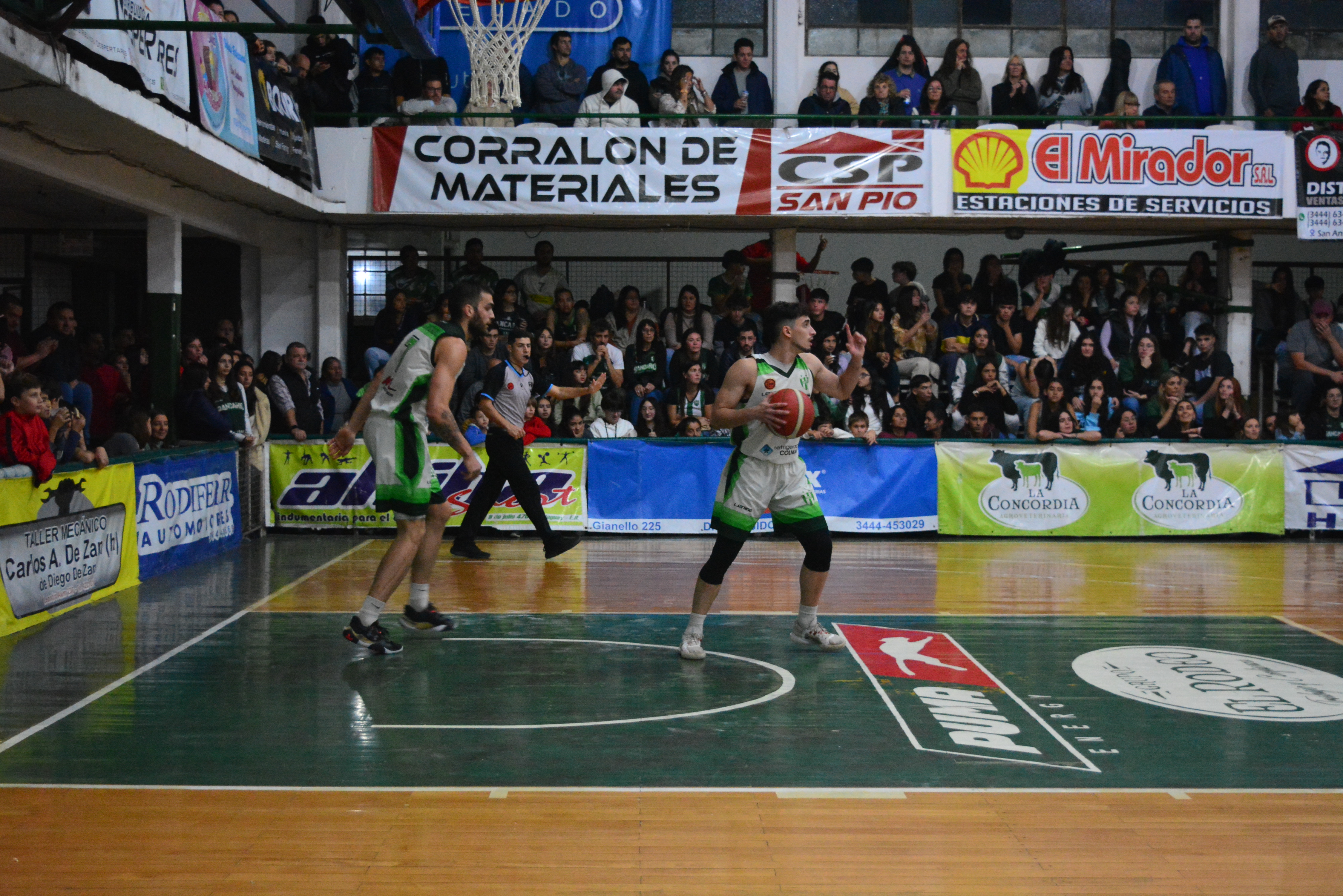 Bancario se quedó con el clásico y el pase a los playoffs