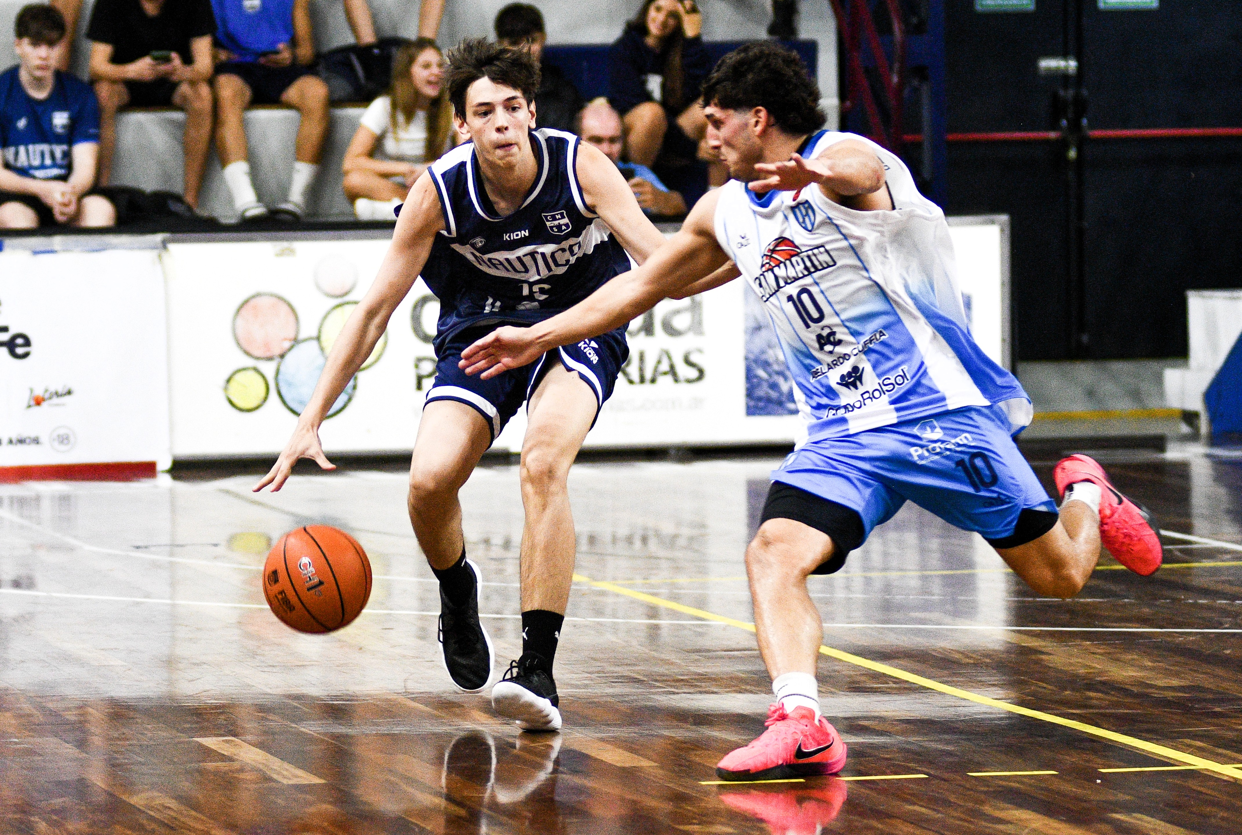Náutico tuvo un enorme segundo tiempo y se anotó un triunfazo en el debut