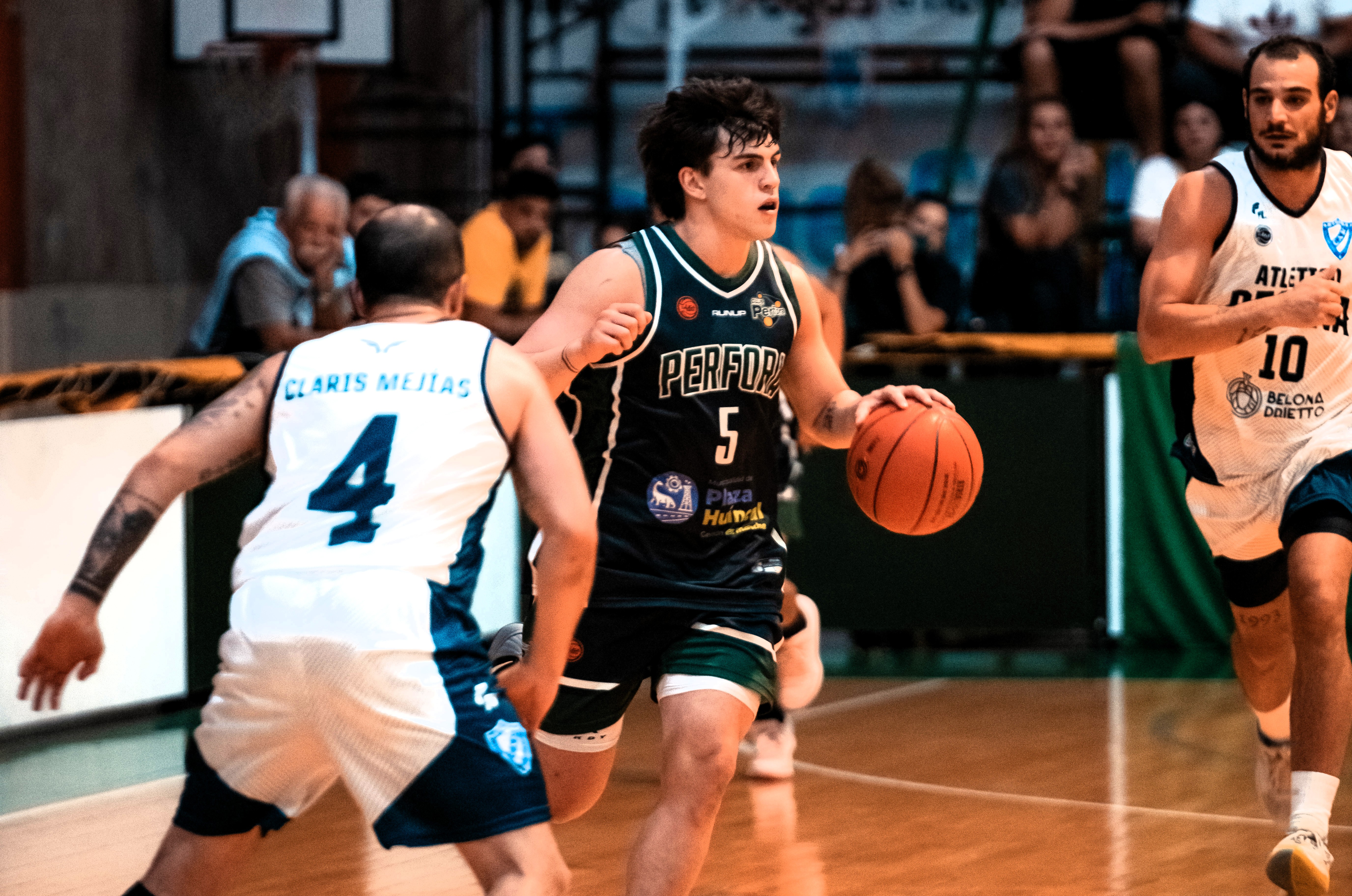 Pérfora derrotó a Regina y comanda en la Conferencia Sur