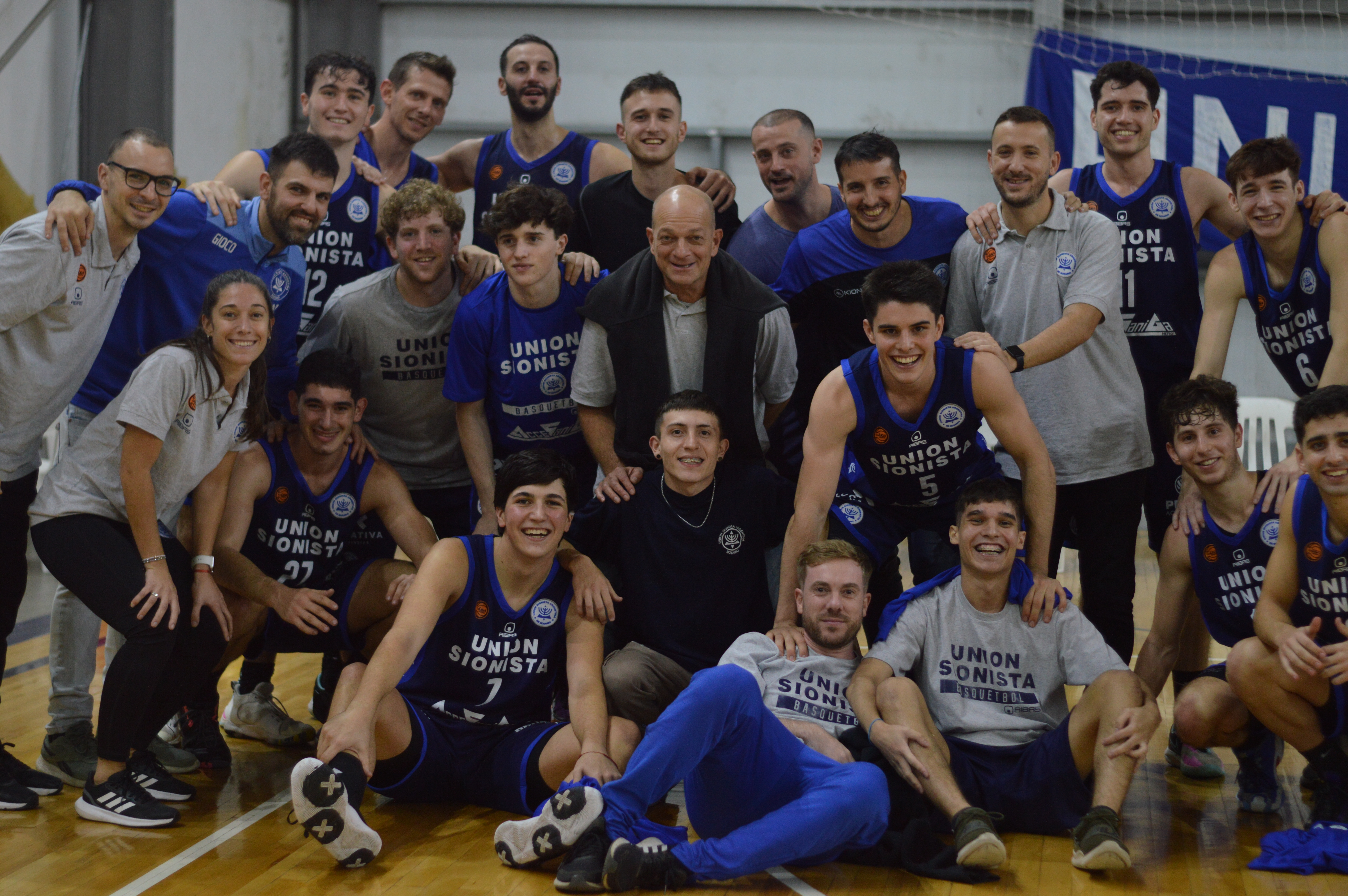 USAR celebró su primera victoria en casa