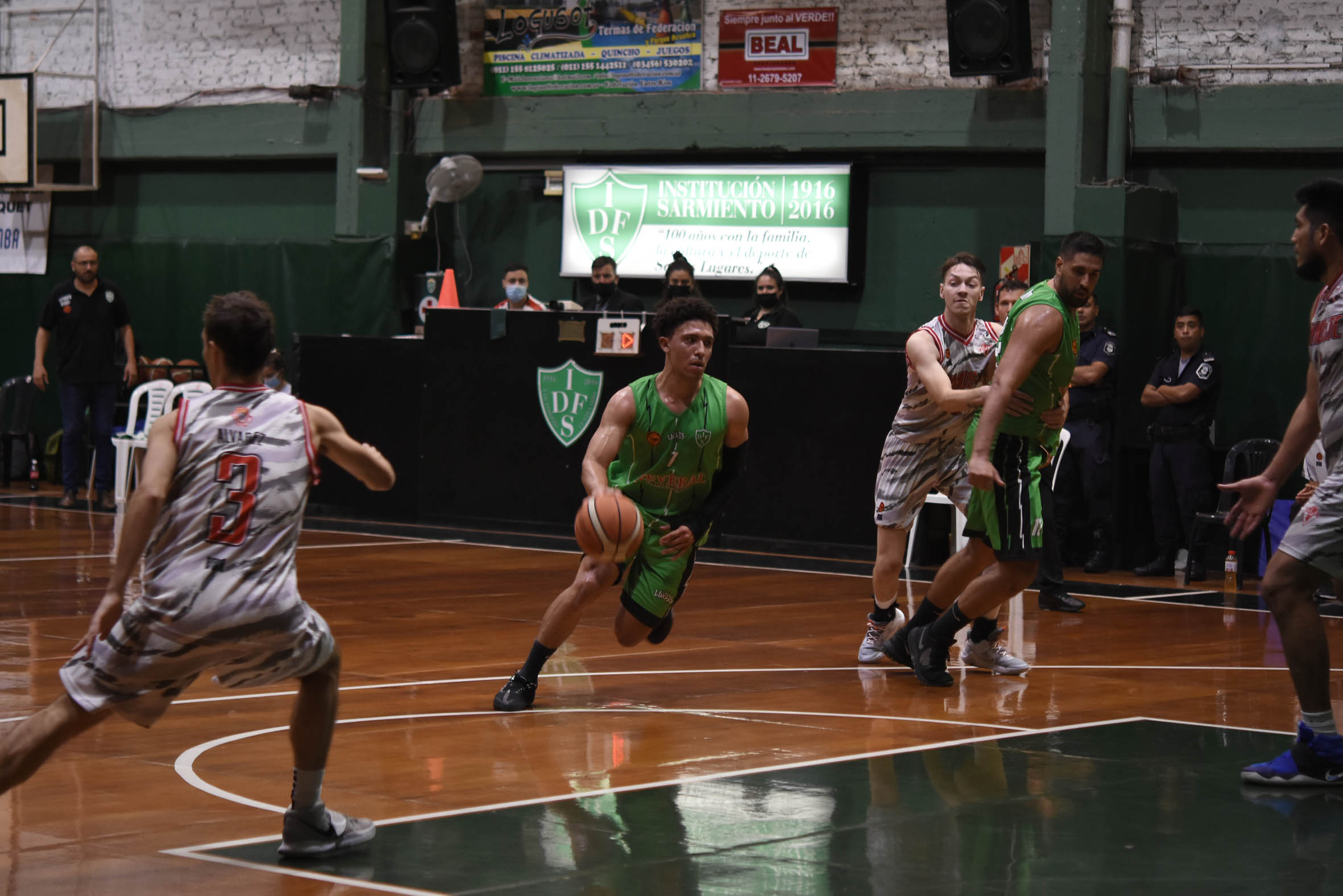 Sarmiento hizo pesar su localía y se tomó revancha de Ramos