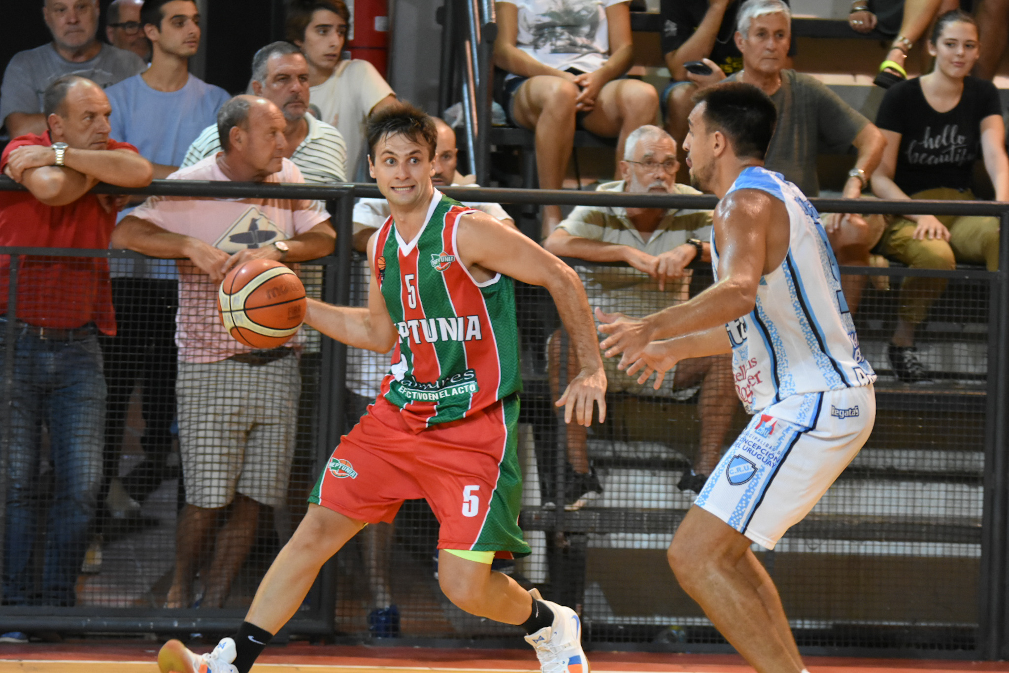 Con solidez defensiva, Neptunia derrotó a Regatas Uruguay