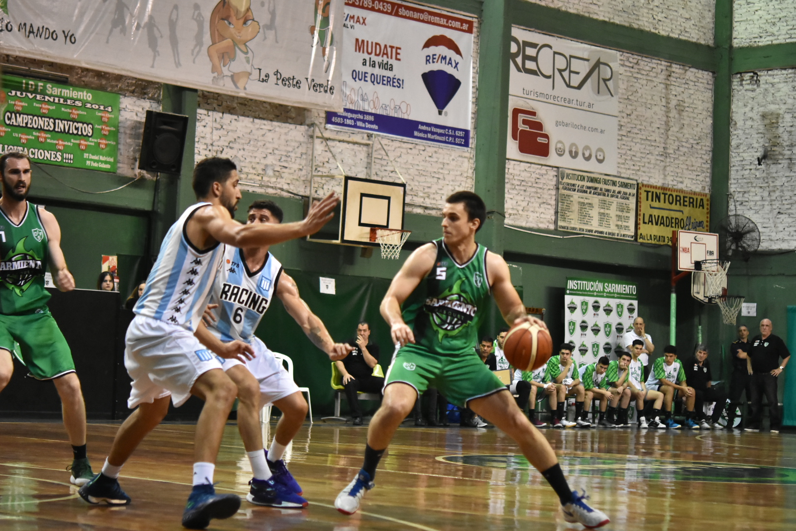 Racing se llevó un triunfo de Santos Lugares