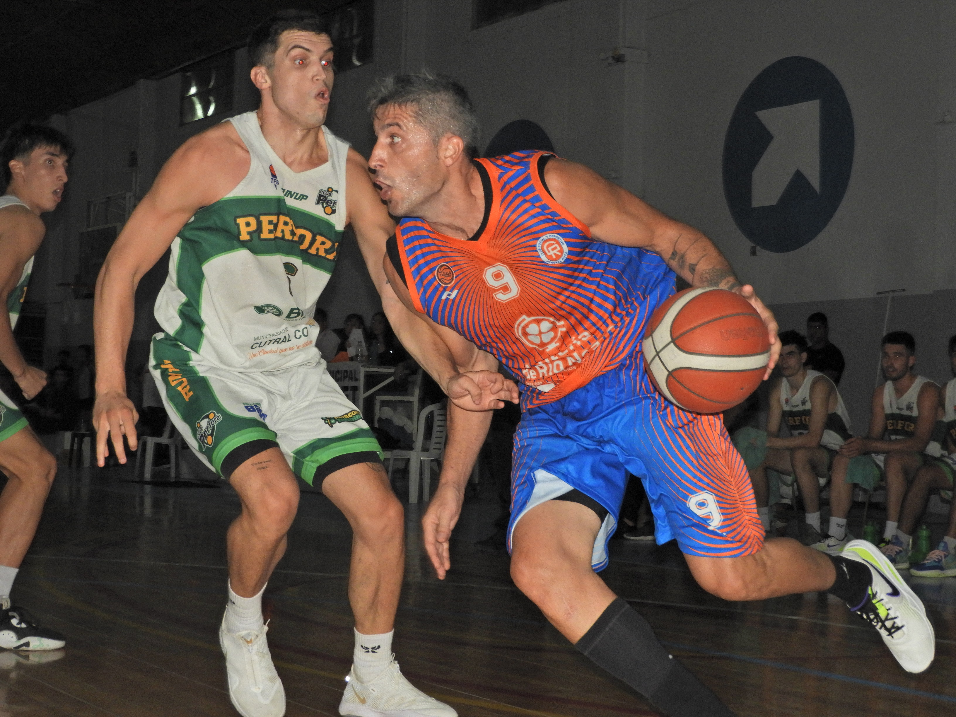 Deportivo Roca tuvo un gran cierre y festejó ante Pérfora