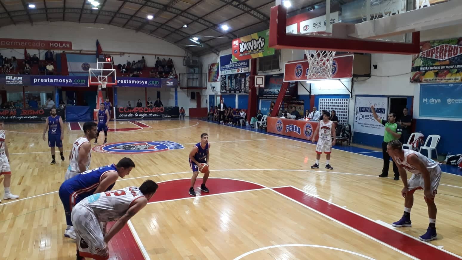 Ferro reaccionó a tiempo y le ganó a Independiente
