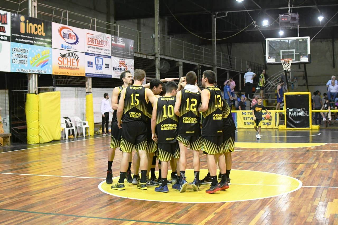Capuchinos cierra el año en casa