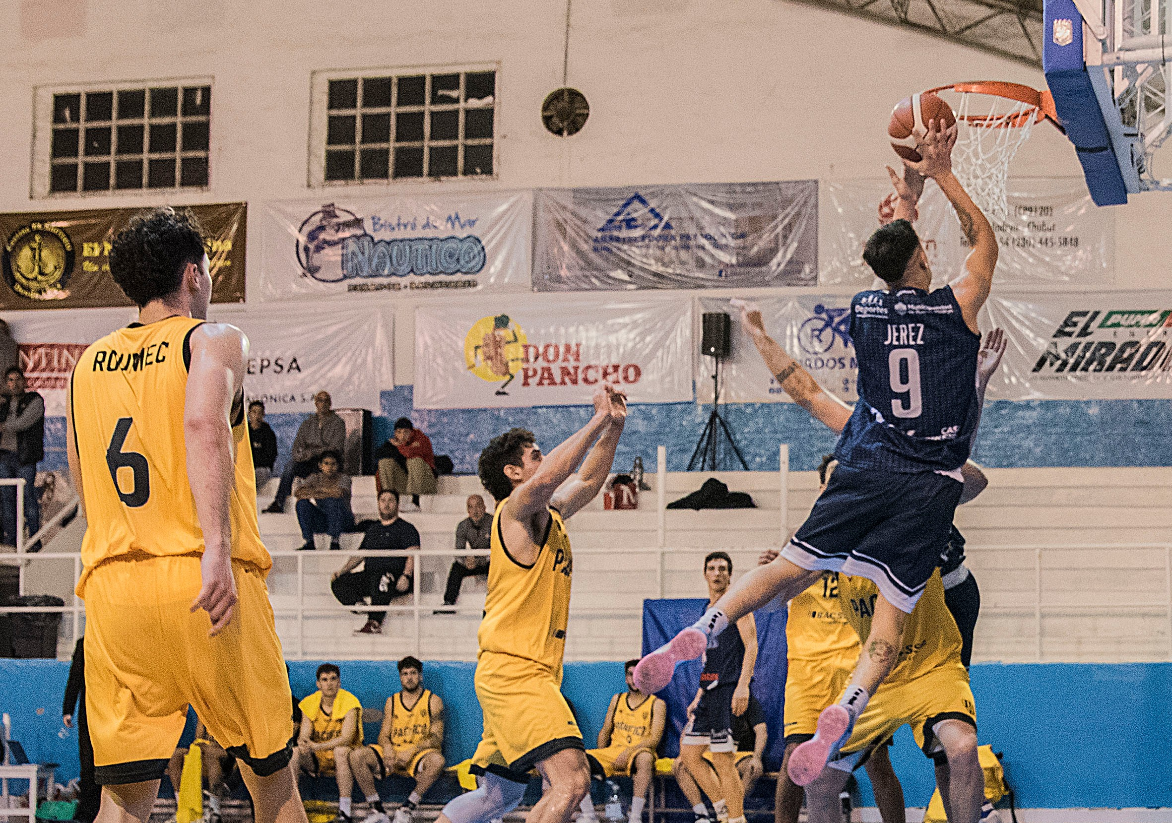 Brown golpeó primero en Puerto Madryn