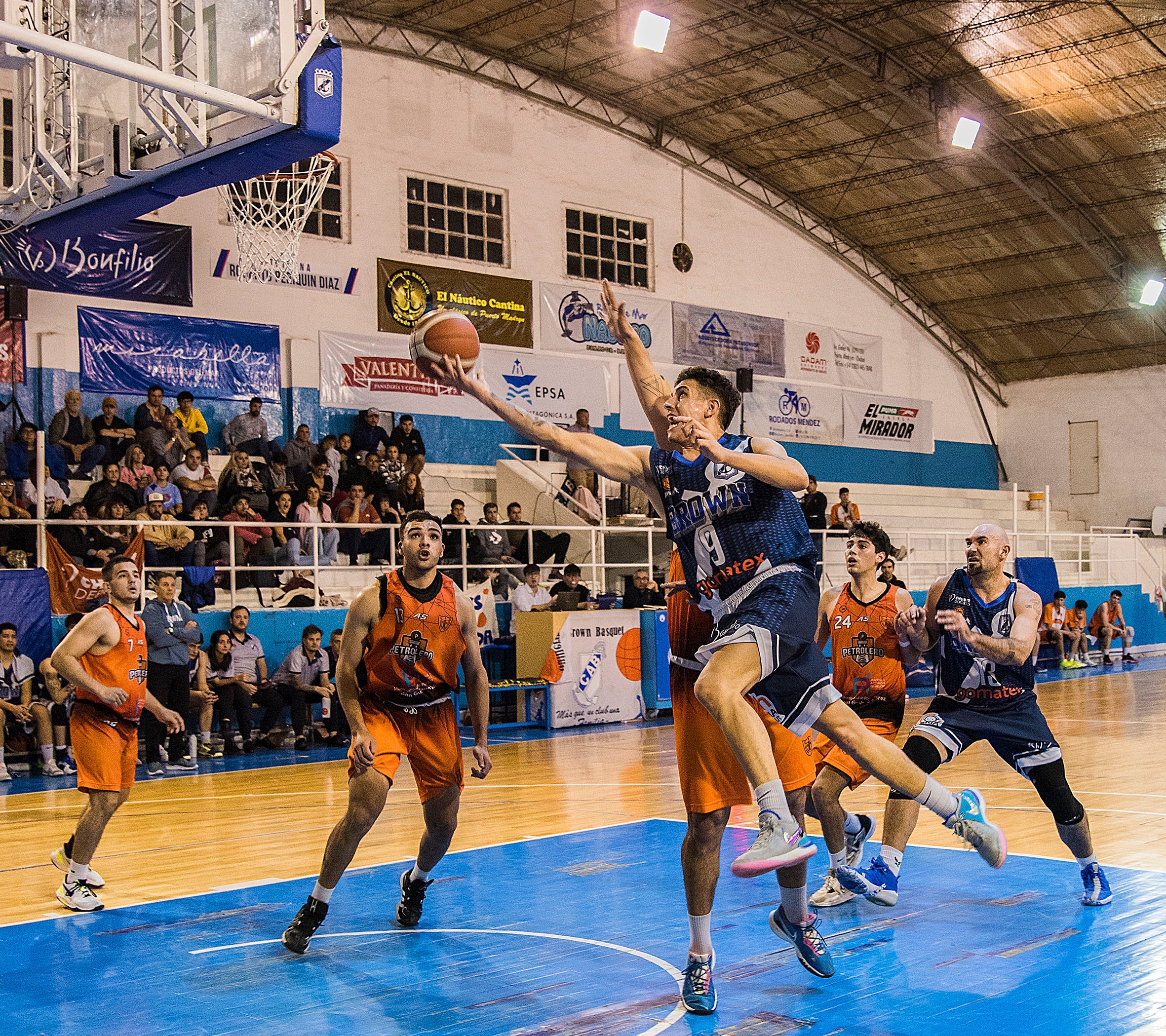 Brown fue más que Petrolero y se quedó con el pase a los Playoffs