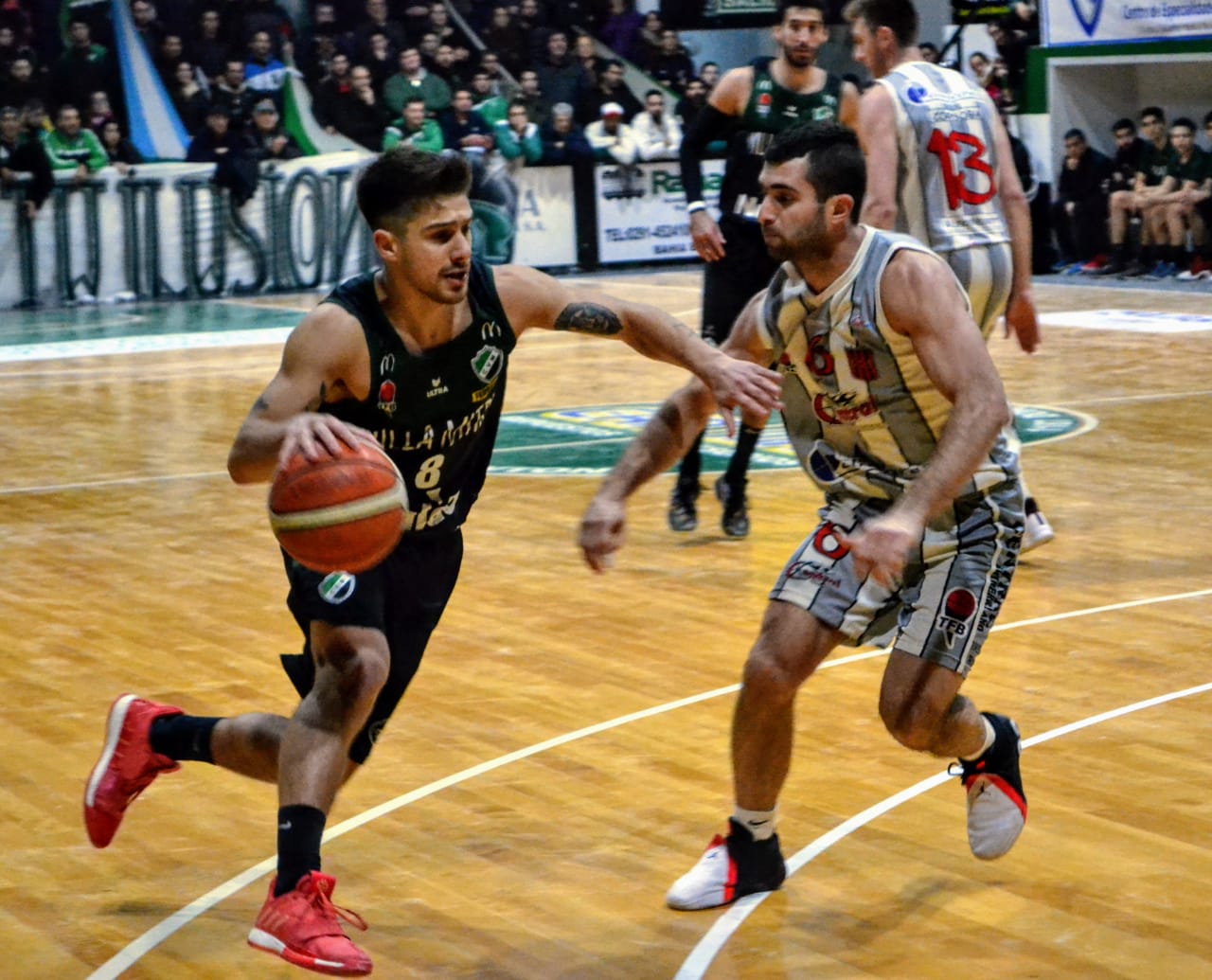 Villa Mitre ganó el primer juego de la Final