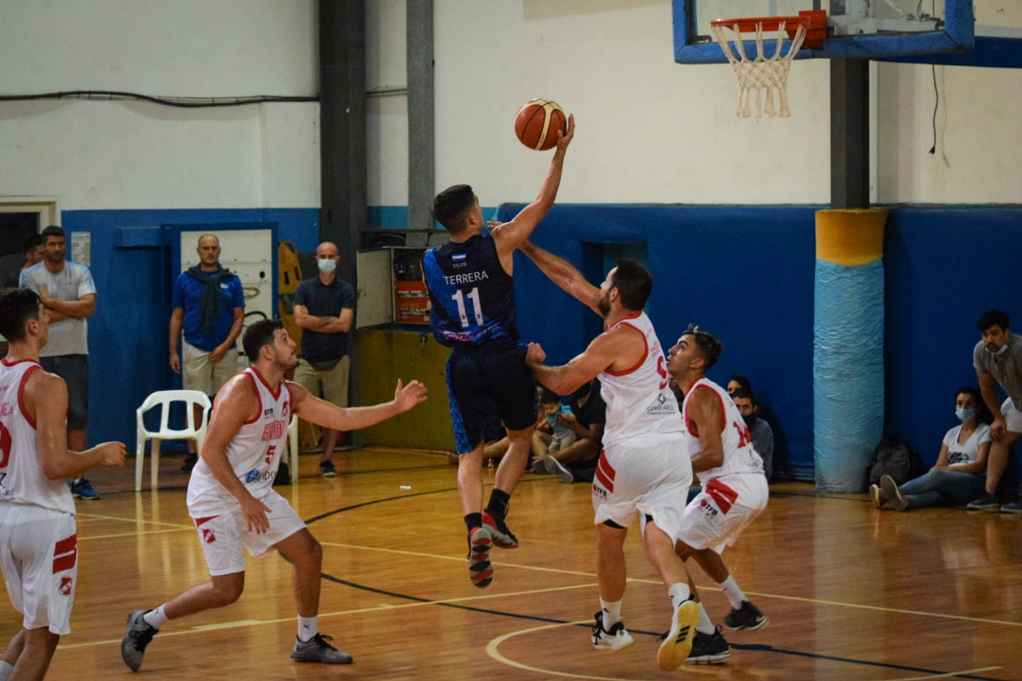 Con un Terrera decisivo, Hebraica venció a Pilar