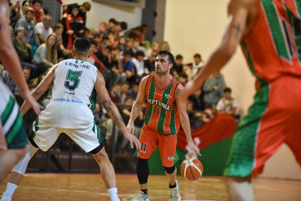 Neptunia tuvo una estupenda remontada para ganarle a Bancario y quedar segundo 