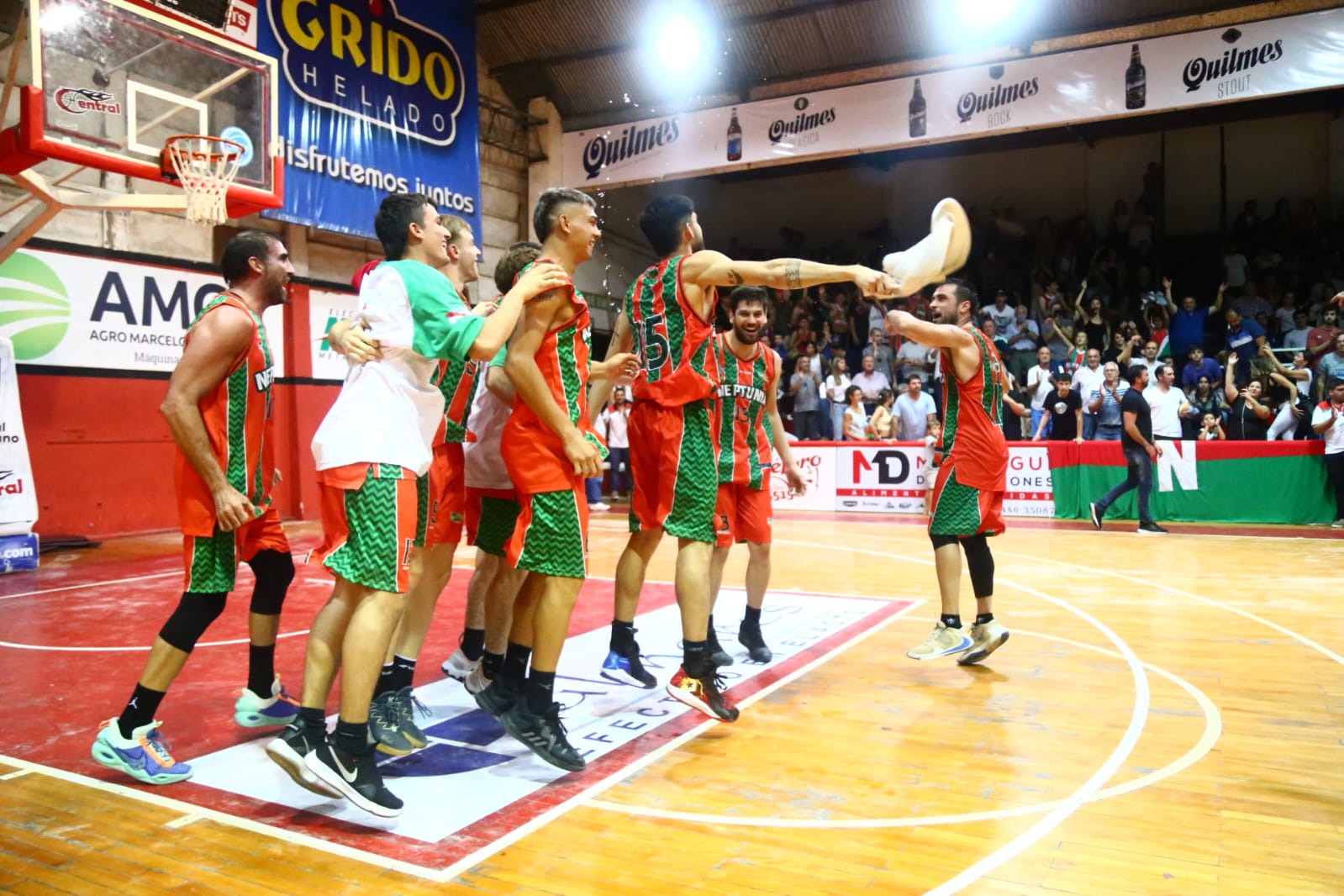 Neptunia se quedó con un partidazo ante Central