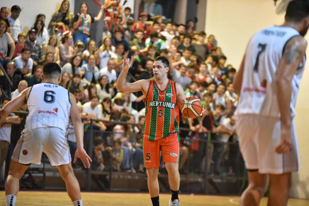 En el clásico de Gualeguaychú, Neptunia venció a Racing y se adelantó en la serie