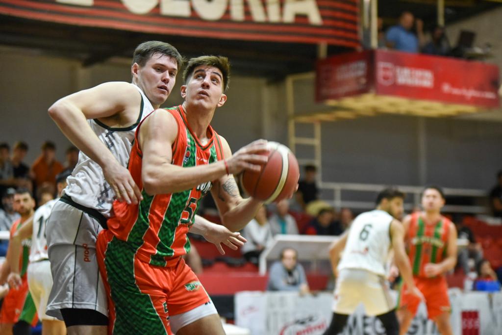 Racing venció a Neptunia como visitante y se quedó con el duelo de equipos de la ciudad